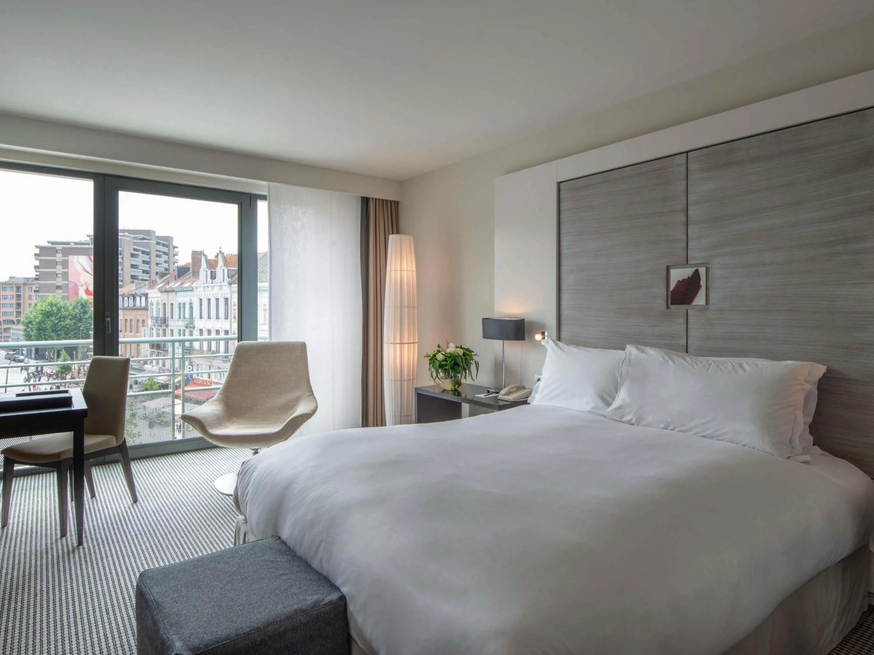 Bedroom, Bed in Sofitel Brussels Europe