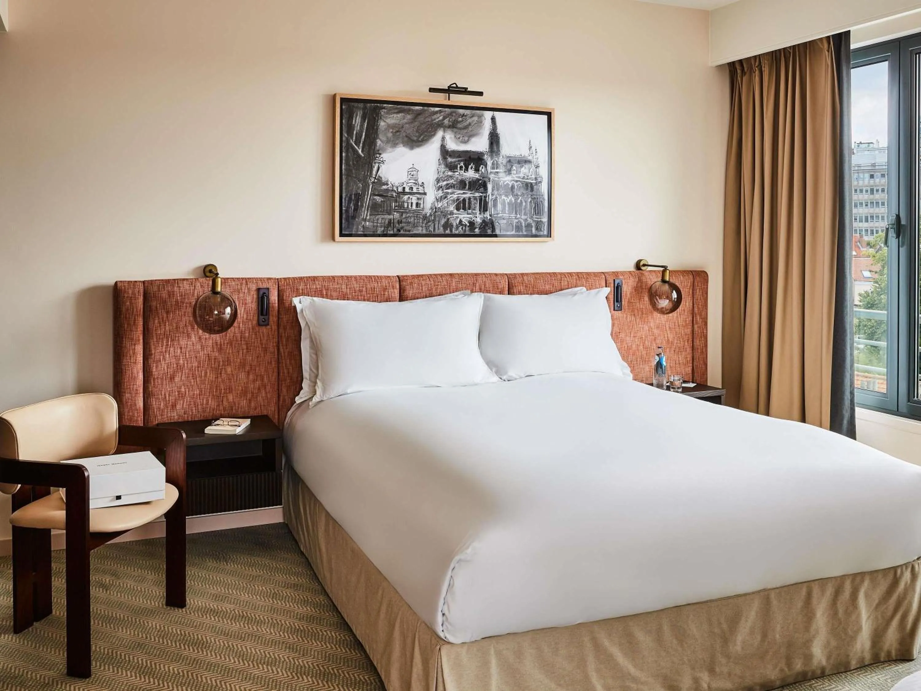 Bedroom, Bed in Sofitel Brussels Europe