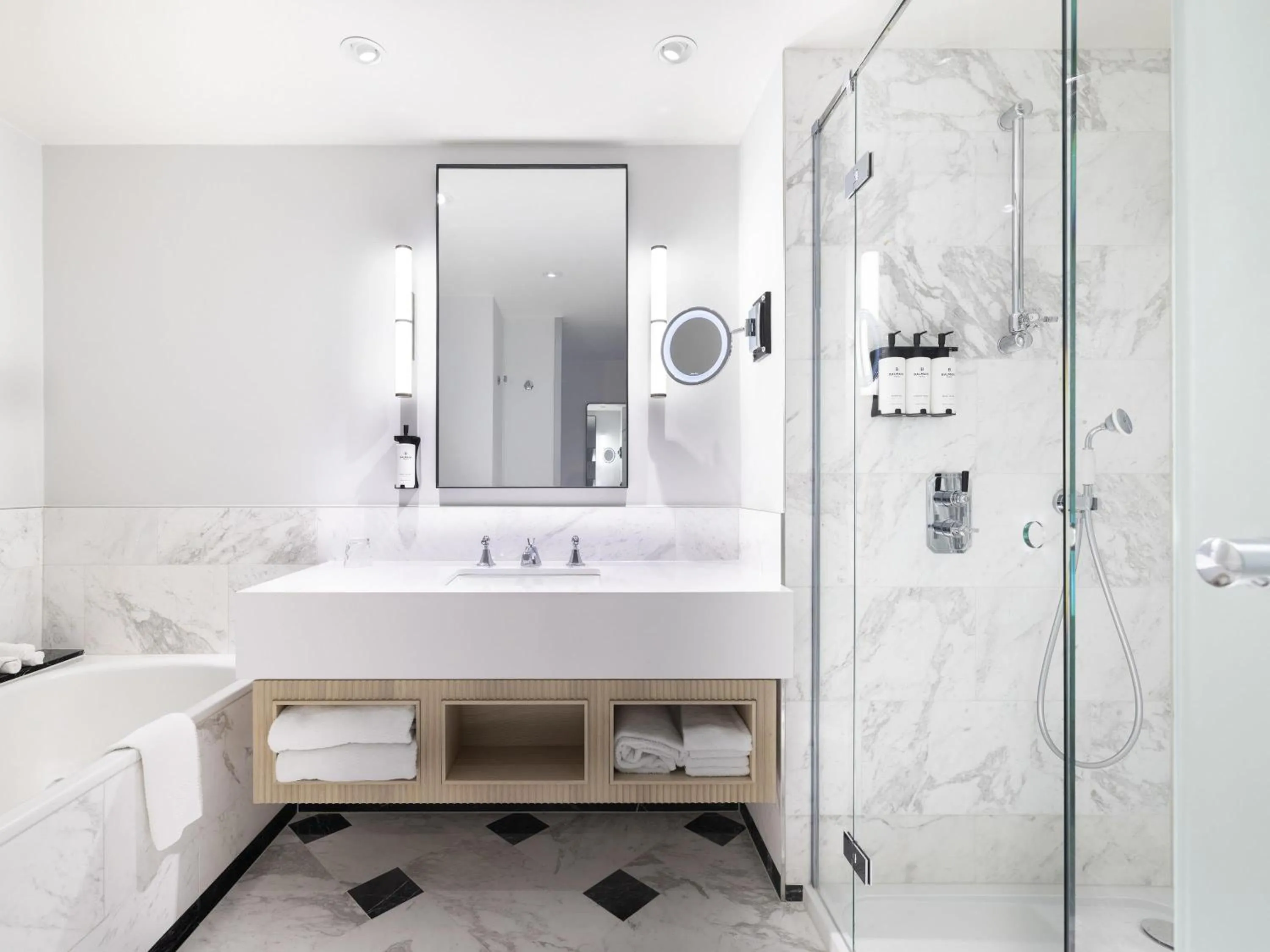 Shower in Sofitel Brussels Europe