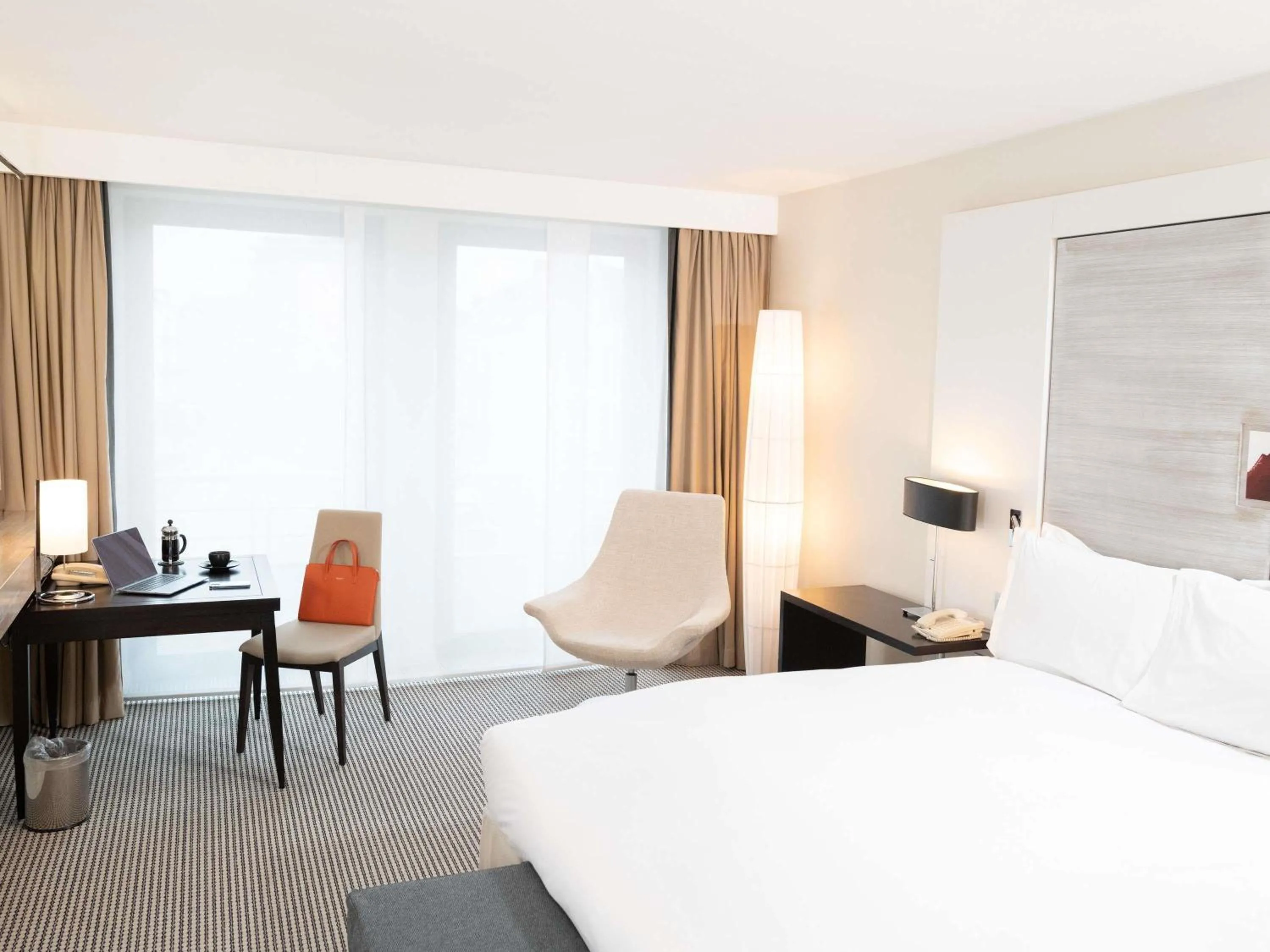 Bedroom, Bed in Sofitel Brussels Europe