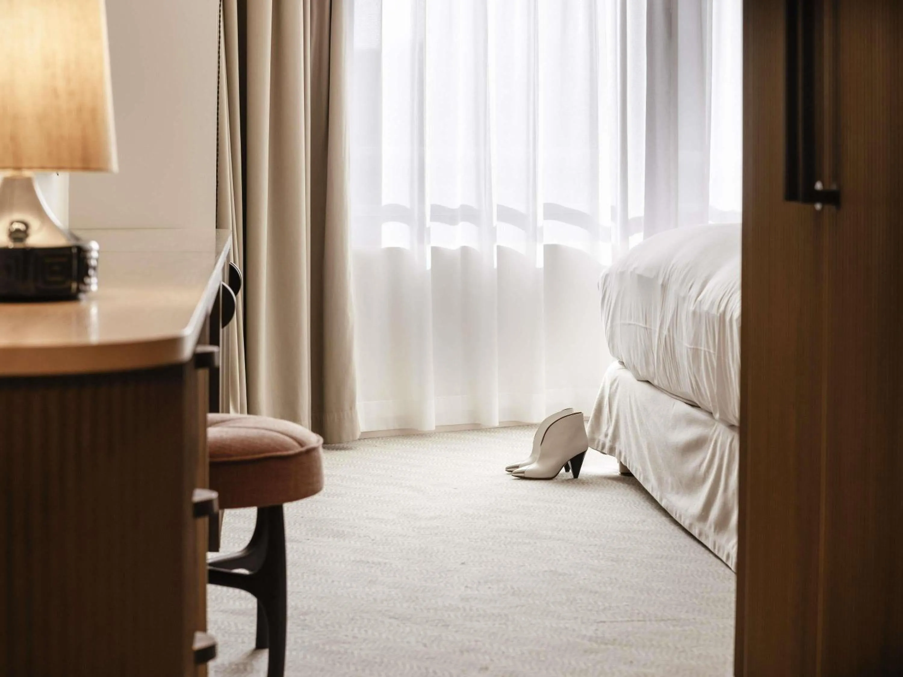 Bedroom, Bed in Sofitel Brussels Europe