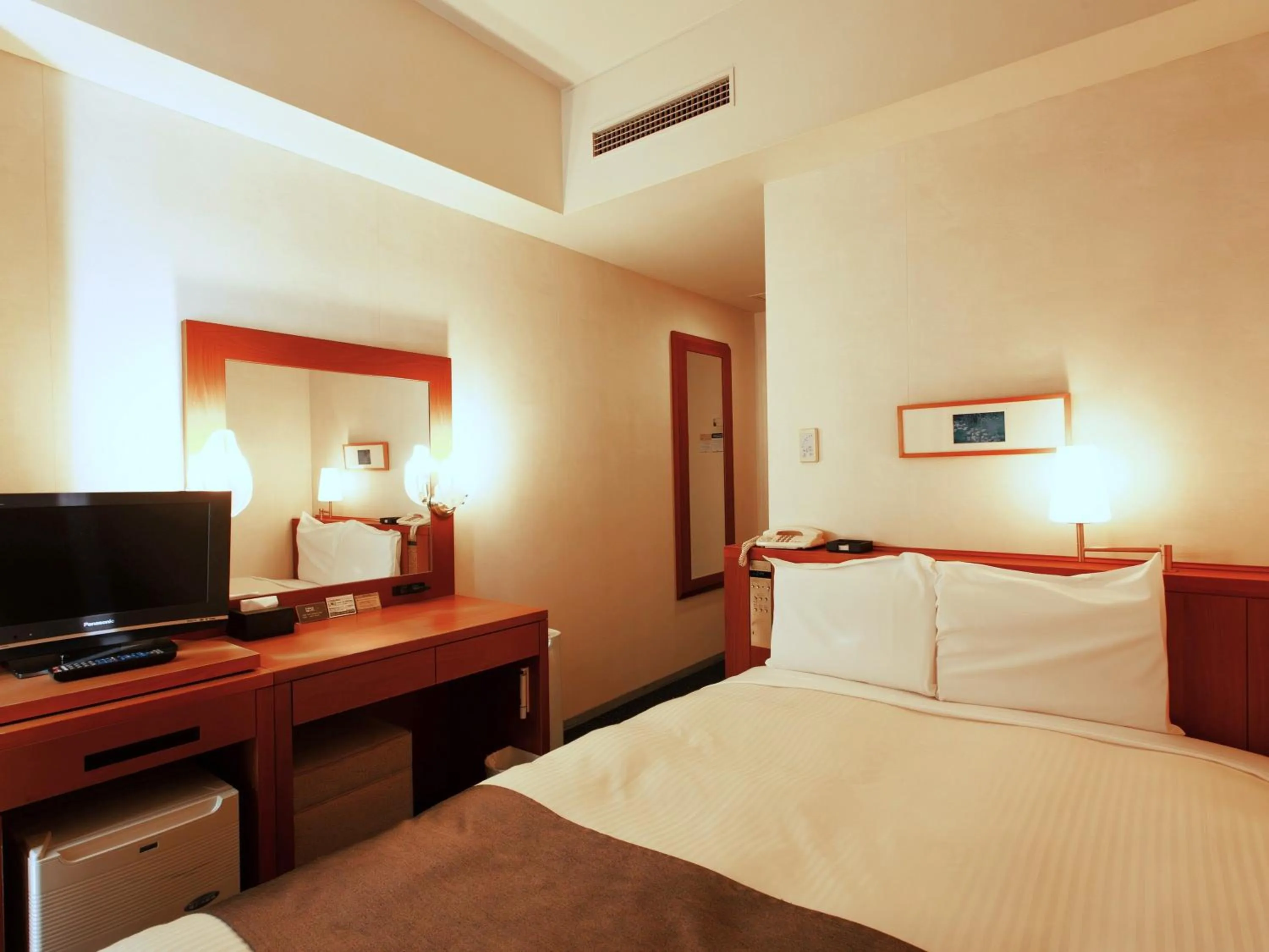 Photo of the whole room, Bed in Iwaki Washington Hotel