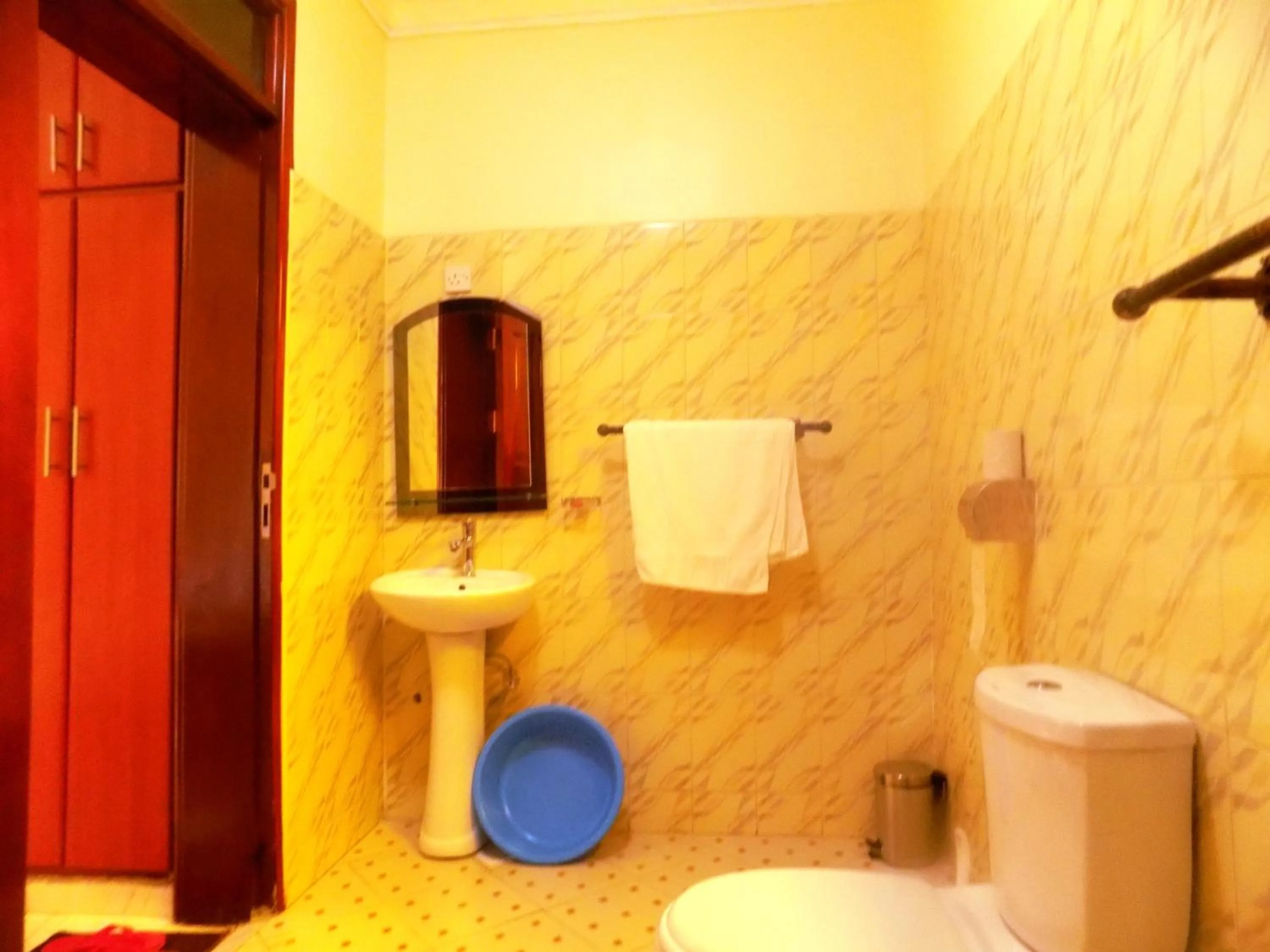 Toilet in Rhino Motel Mbarara