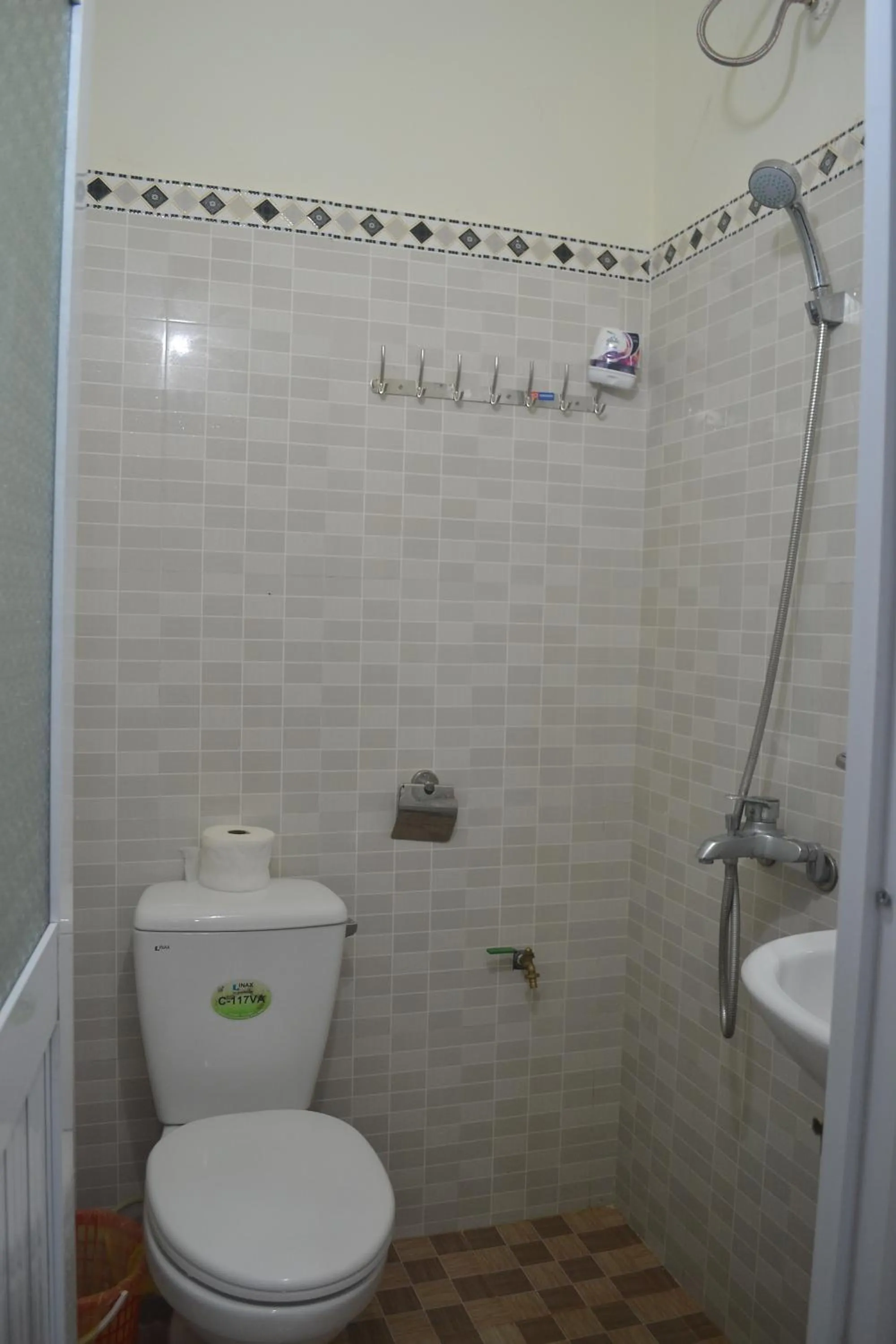 Shower in Phong Nha Homestay