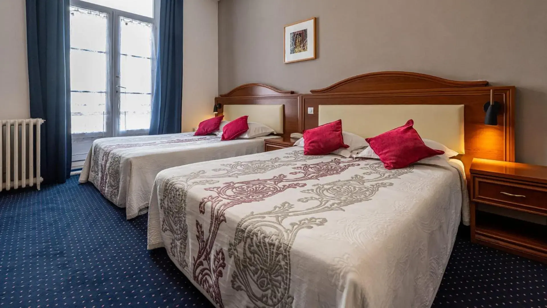 Quadruple Room in Logis Hôtel Central Quadruple Room in Logis Hôtel Central