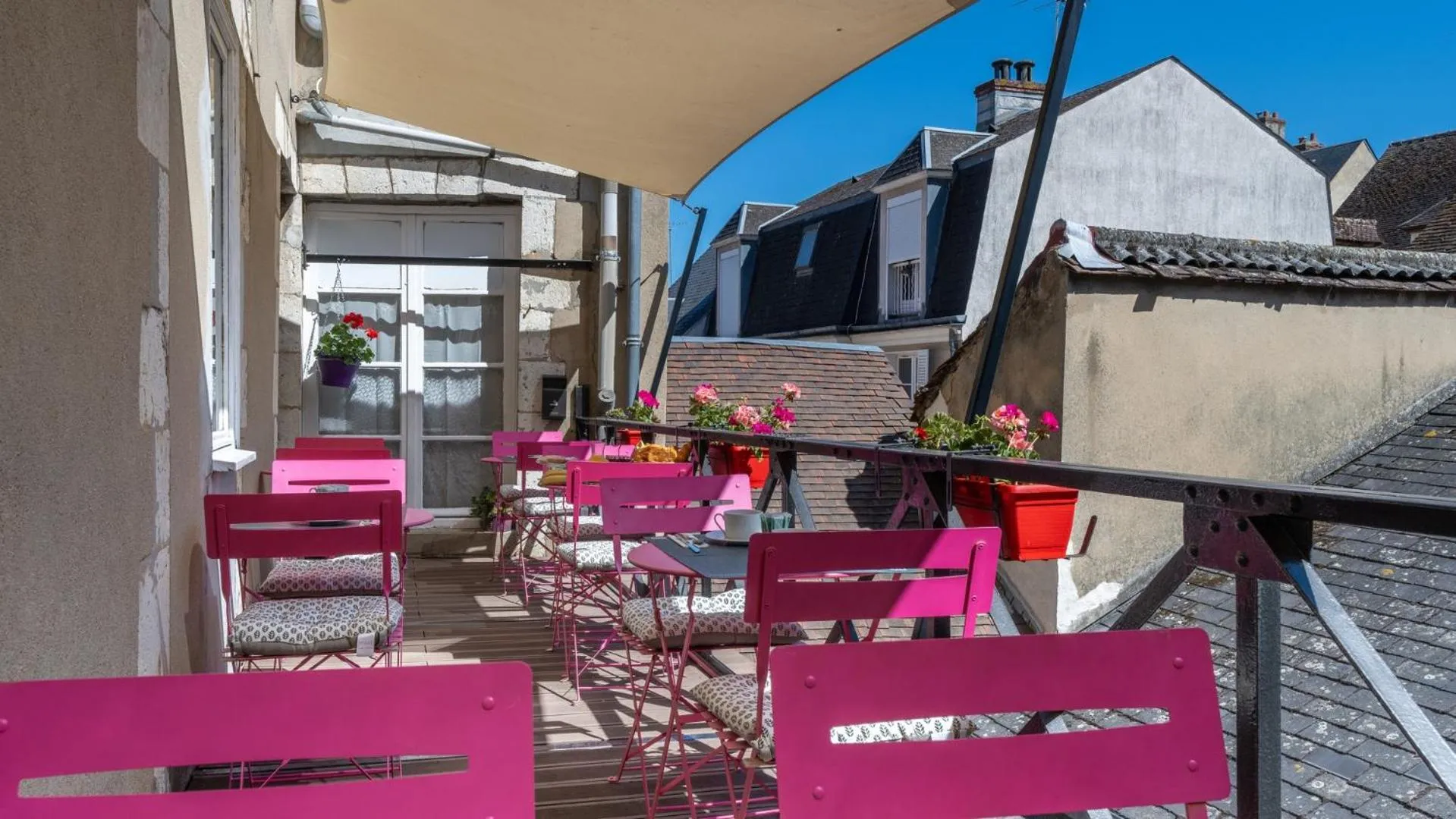 Balcony/Terrace in Logis Hôtel Central