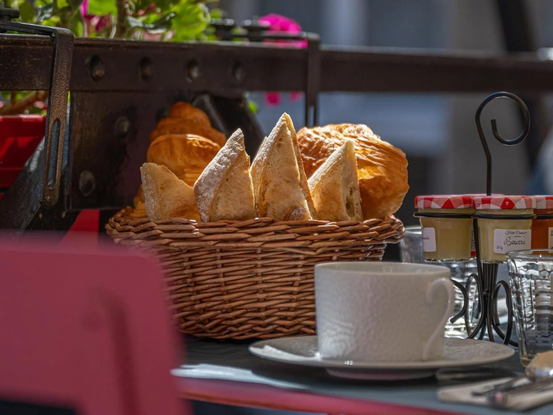 Balcony/Terrace in Logis Hôtel Central