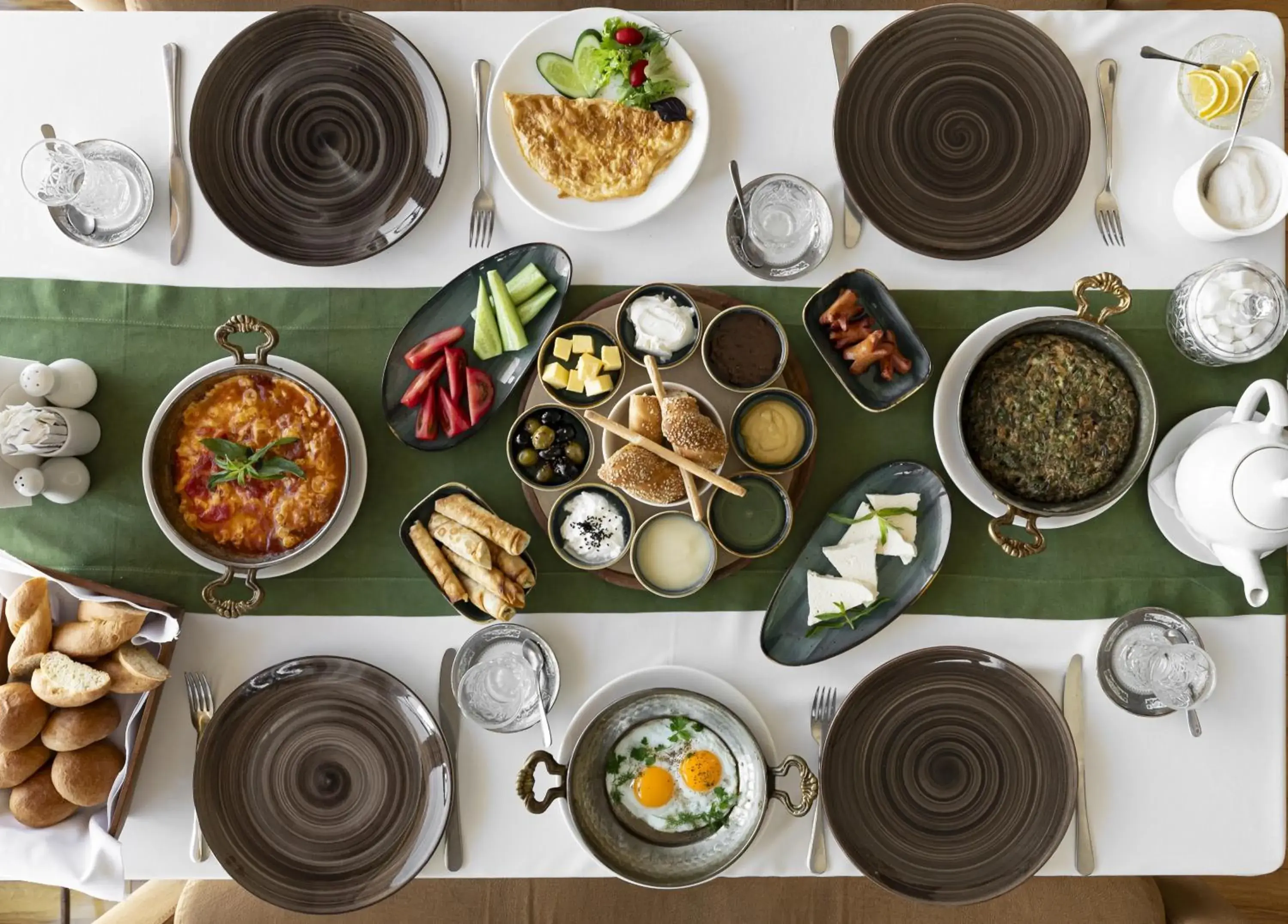 Large Double Room in Bayil Breeze Hotel & Restaurant Large Double Room in Bayil Breeze Hotel & Restaurant