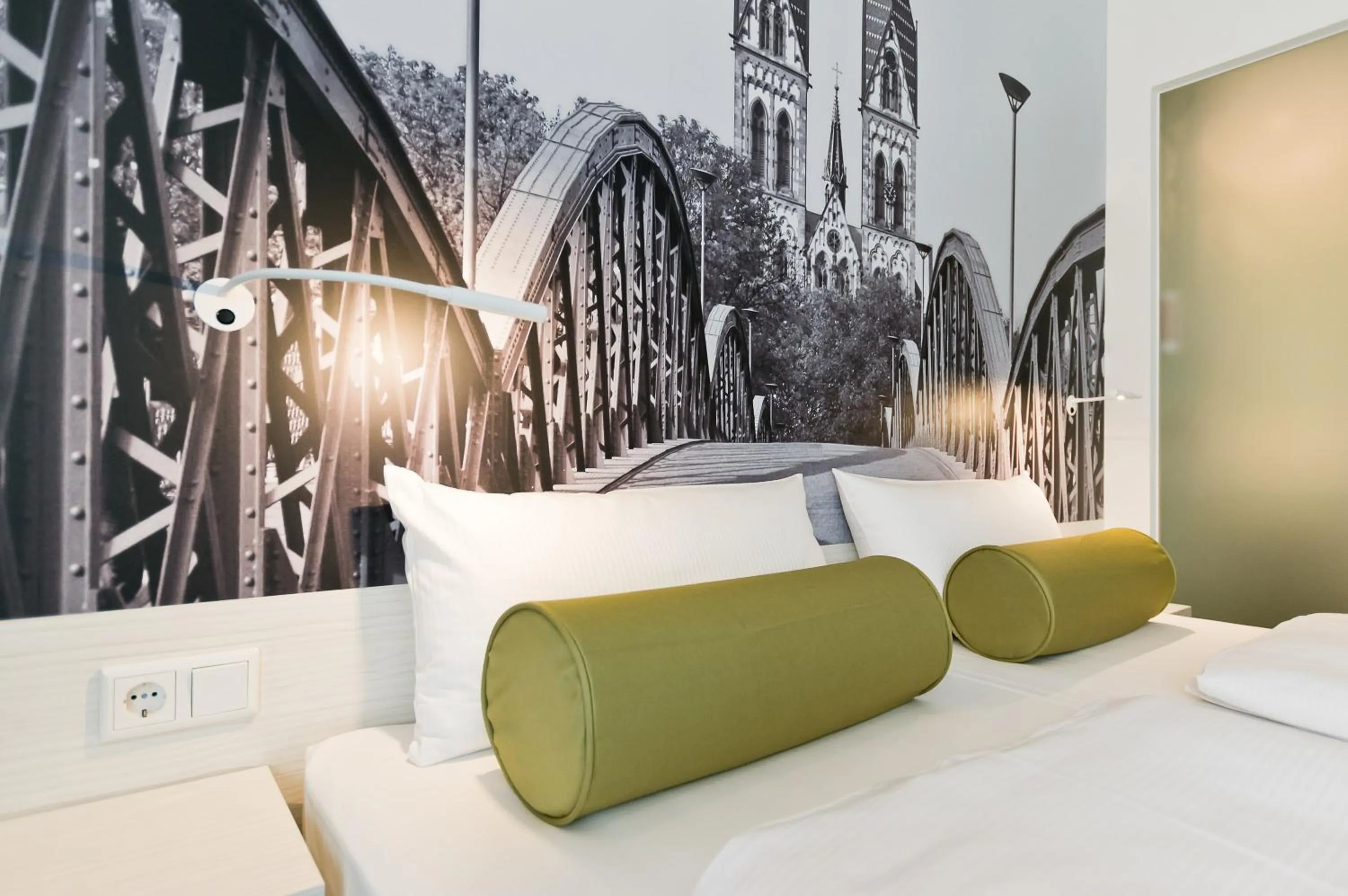 Bedroom, Bed in Super 8 Freiburg