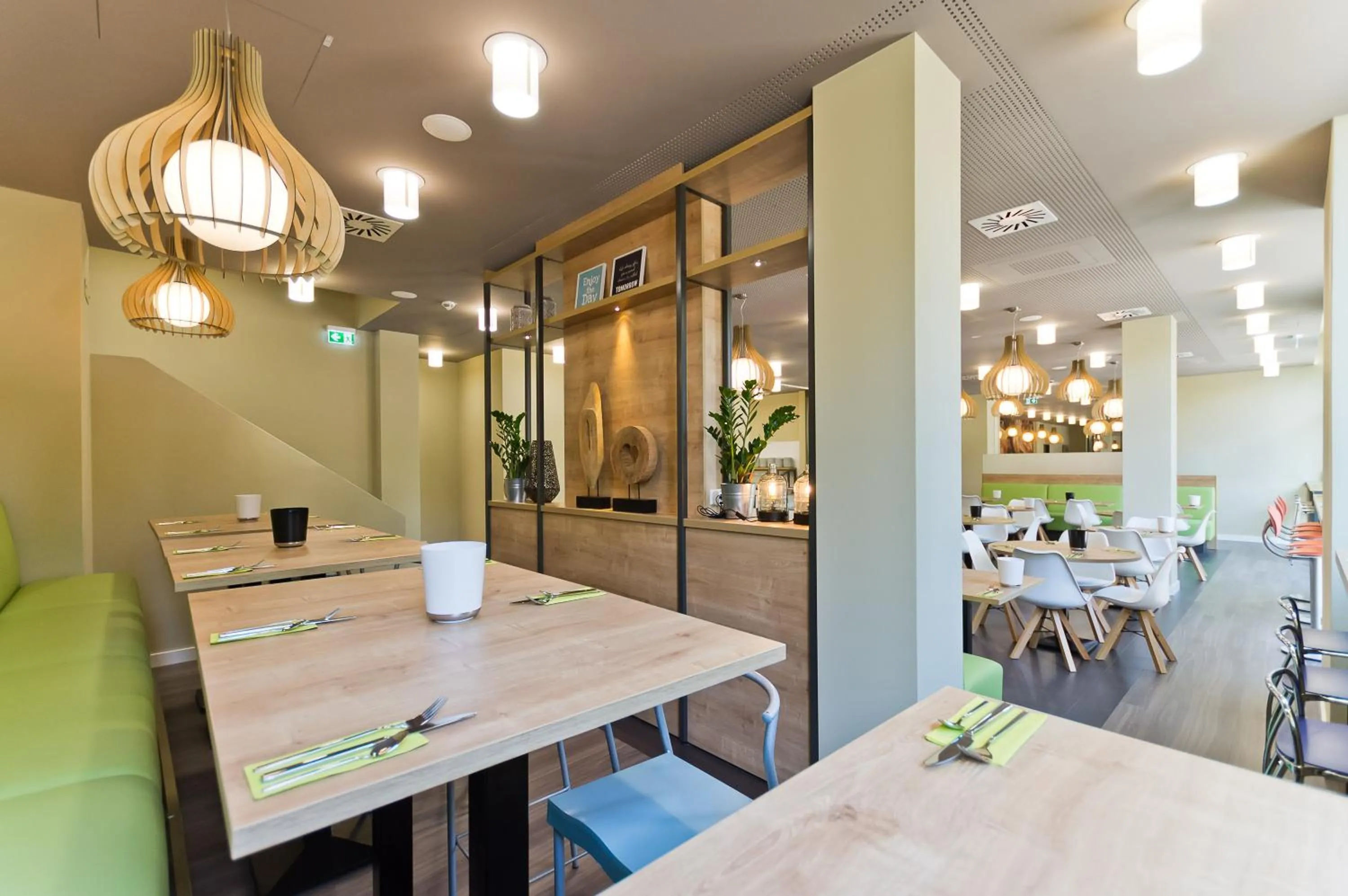 Restaurant/places to eat in Super 8 Freiburg