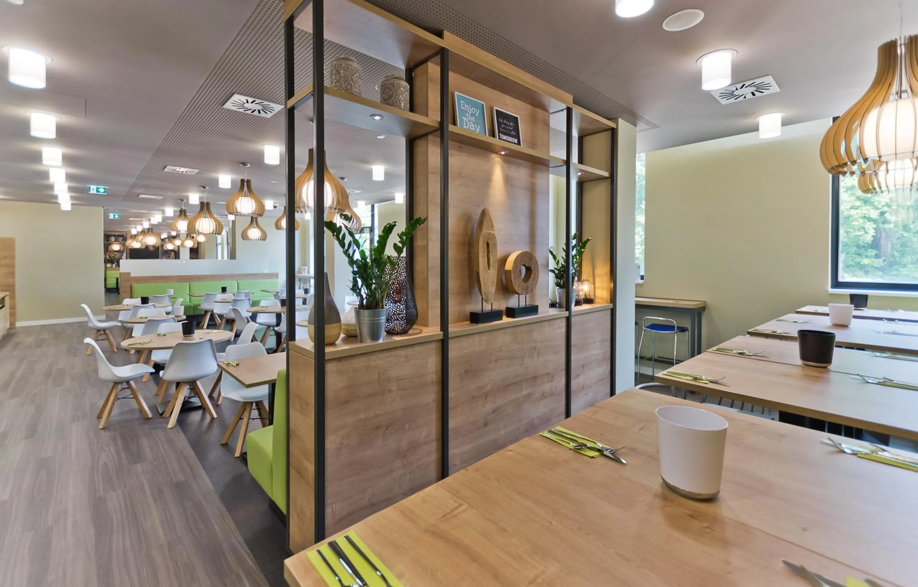 Restaurant/places to eat in Super 8 Freiburg