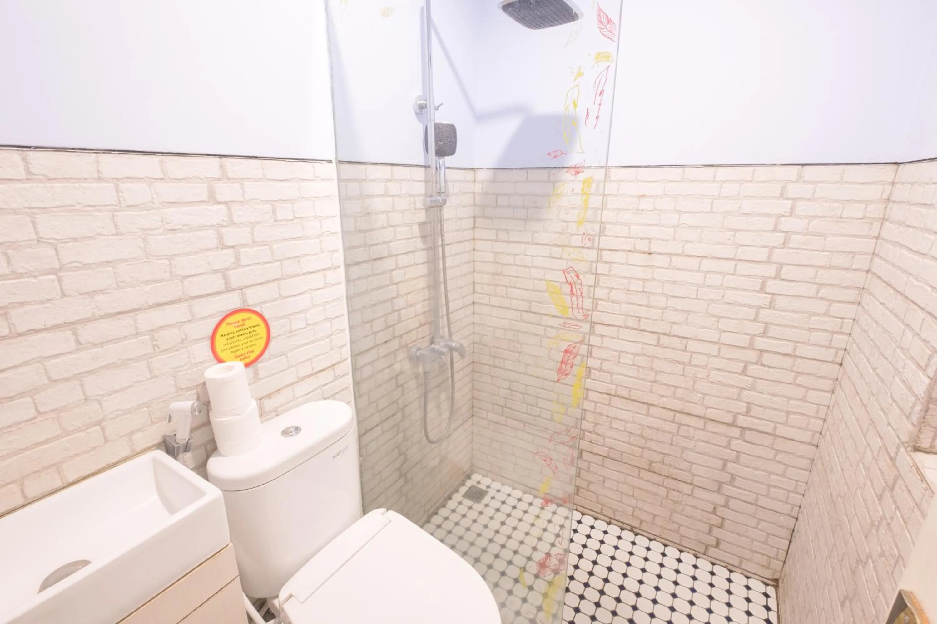 Shower in Happy Buddha Yogyakarta