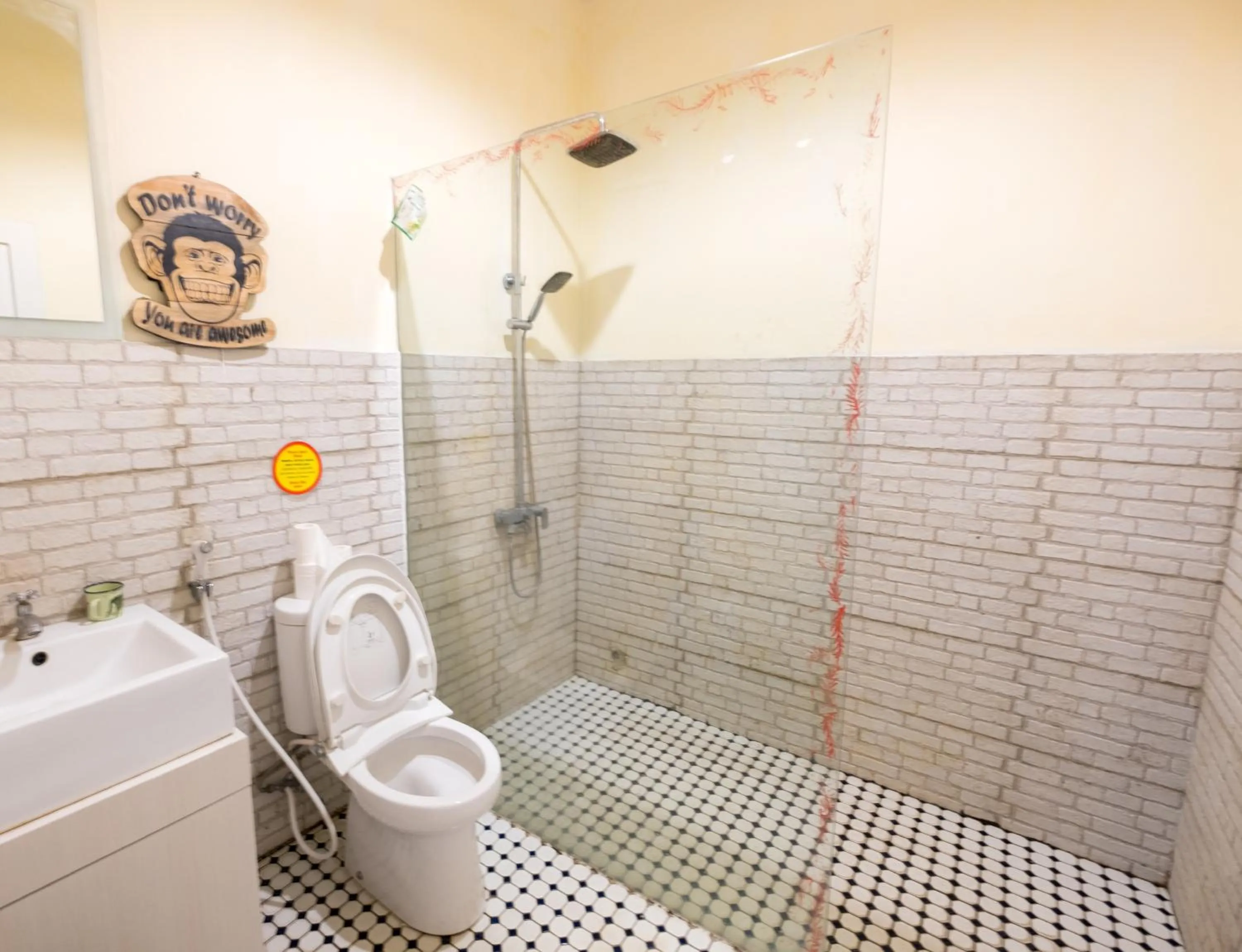 Shower in Happy Buddha Yogyakarta