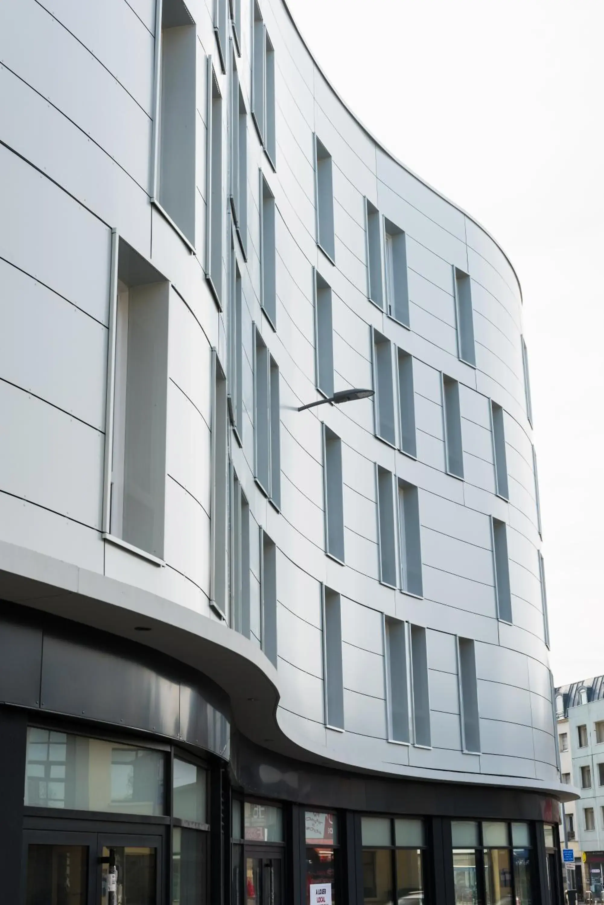 Property building in Ténéo Apparthotel Talence Espeleta - Bordeaux Sud Property building in Ténéo Apparthotel Talence Espeleta - Bordeaux Sud