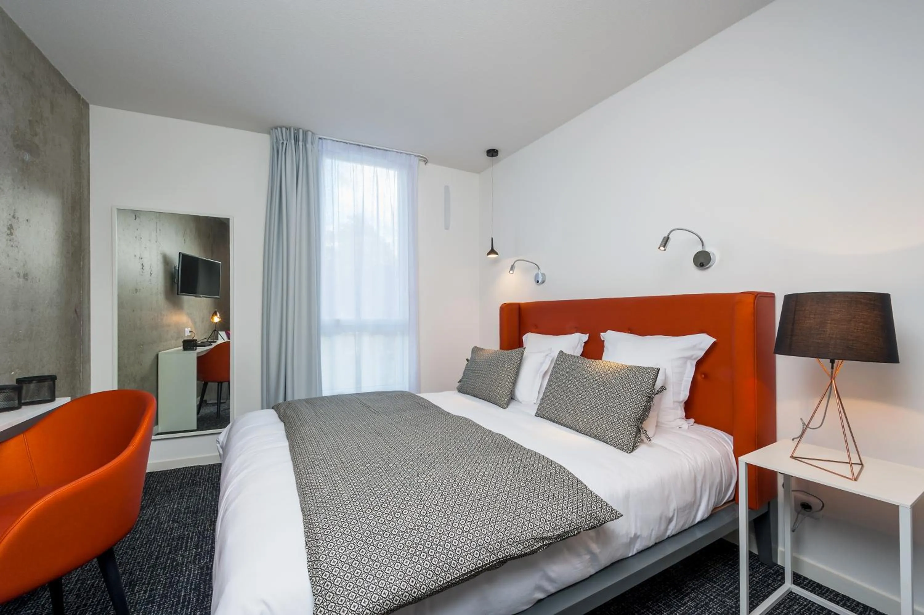 Bedroom, Bed in Ténéo Apparthotel Talence Espeleta - Bordeaux Sud