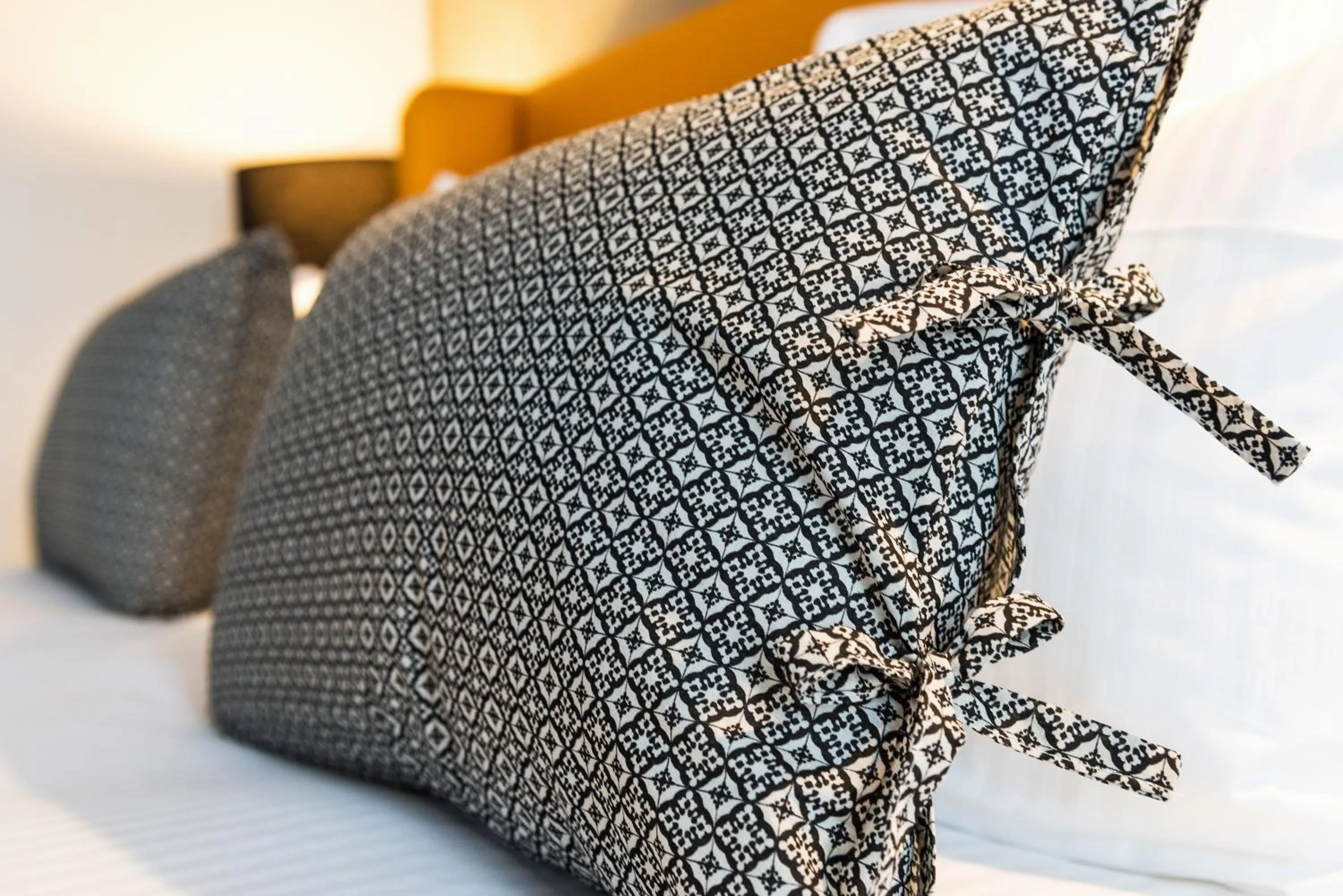 Decorative detail, Bed in Ténéo Apparthotel Talence Espeleta - Bordeaux Sud