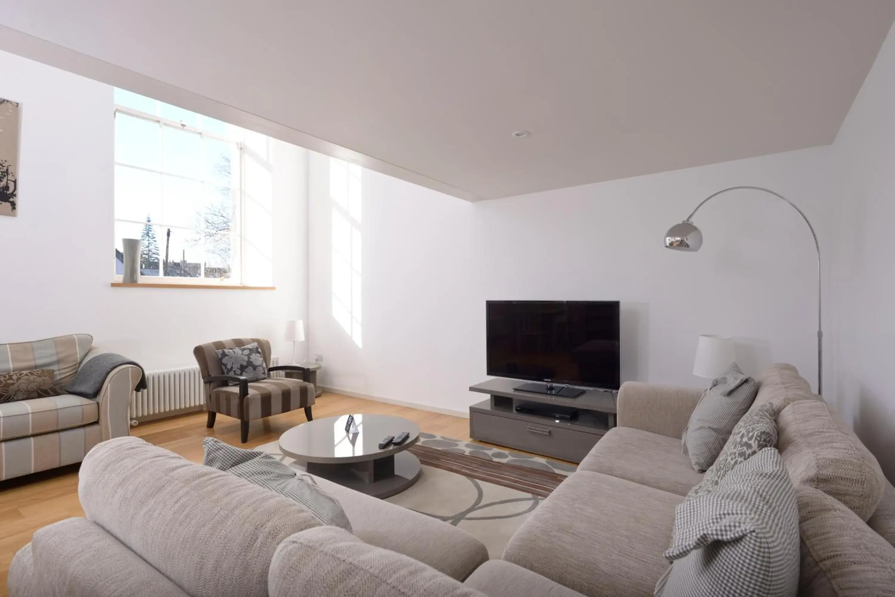 Classic Two Bedroom Apartment in Destiny Scotland - Broughton St Lofts Classic Two Bedroom Apartment in Destiny Scotland - Broughton St Lofts