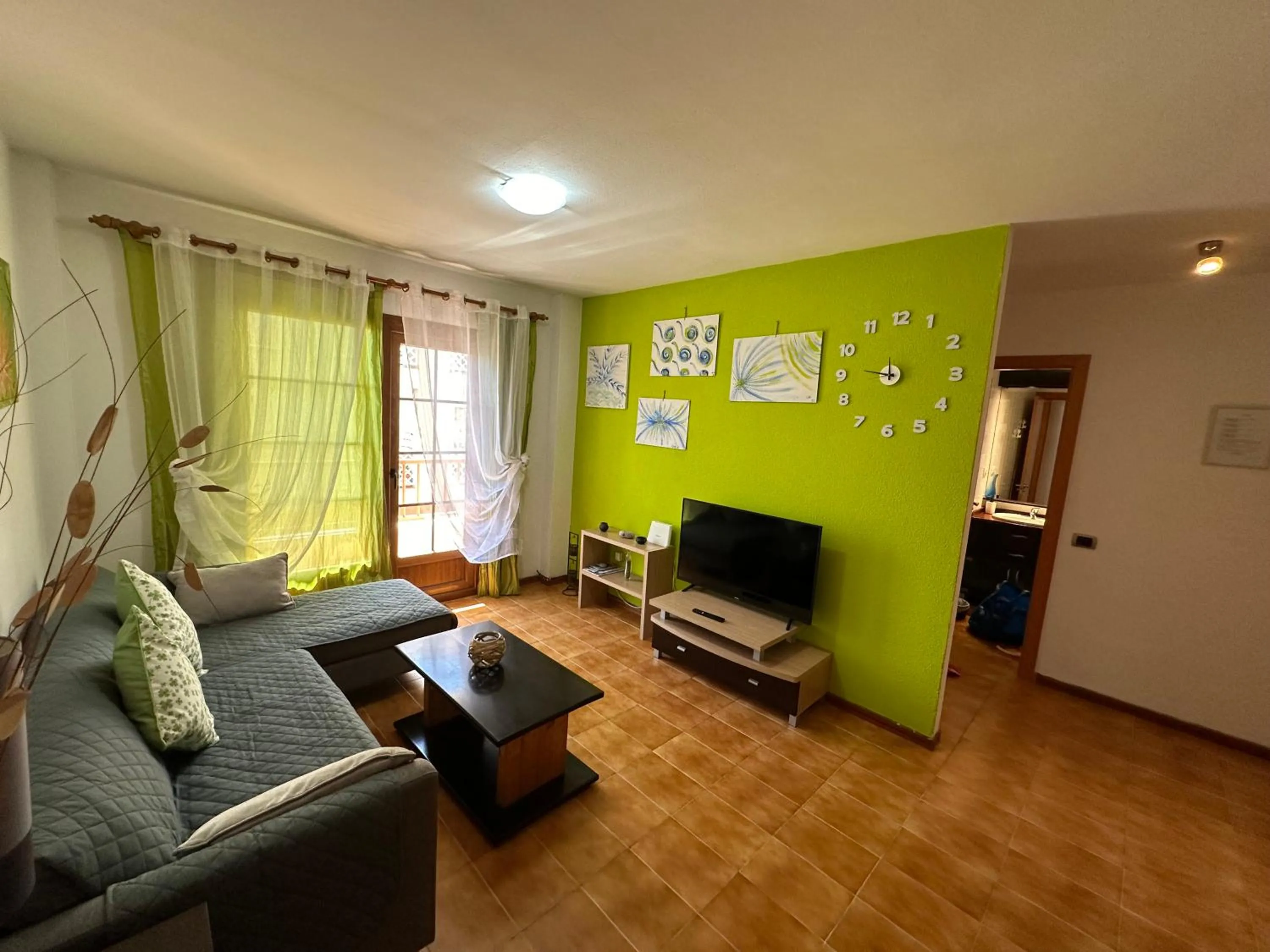 Communal lounge/ TV room in La Mariquita