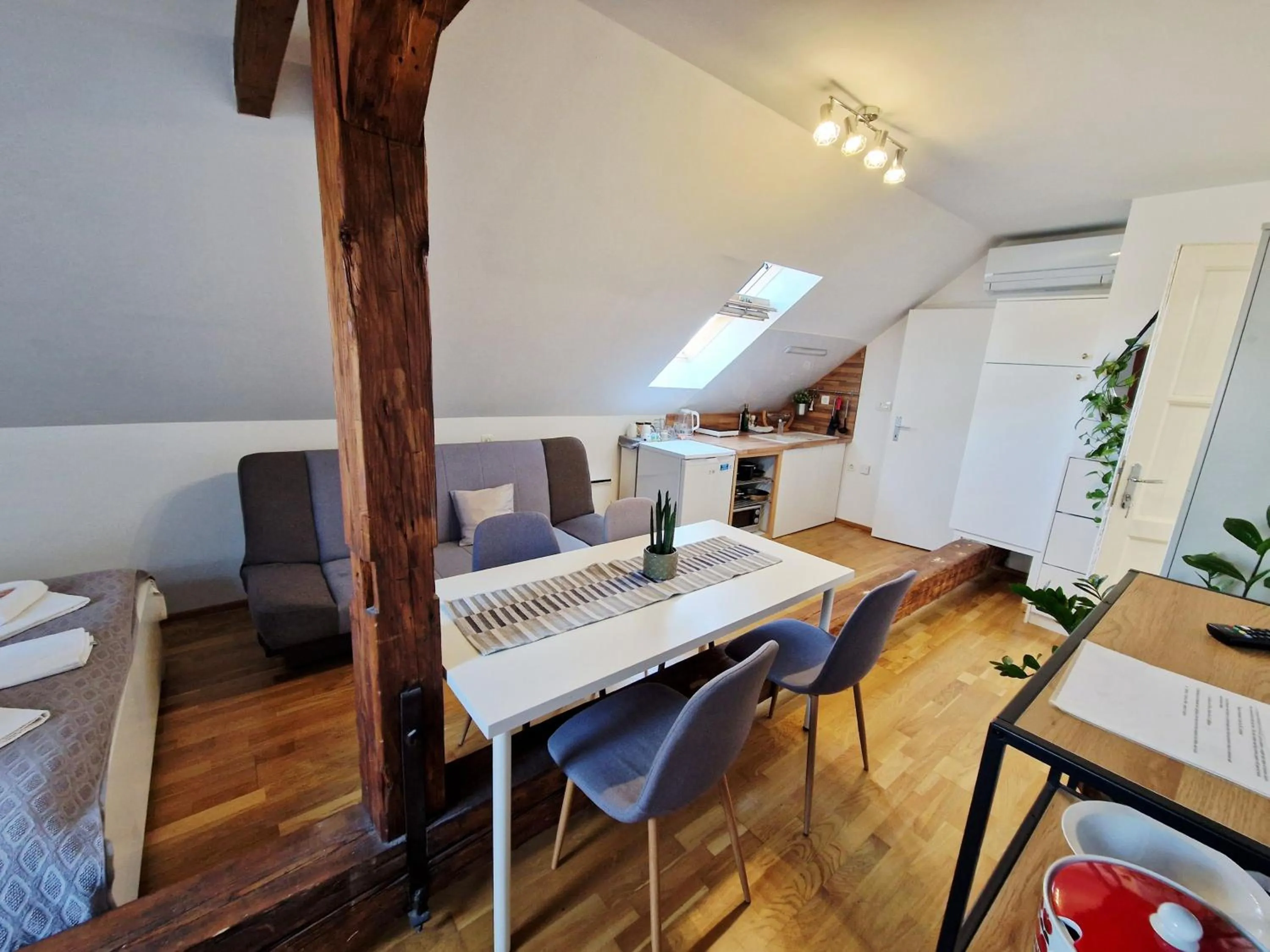 Dining area in B&B Vila Teslova