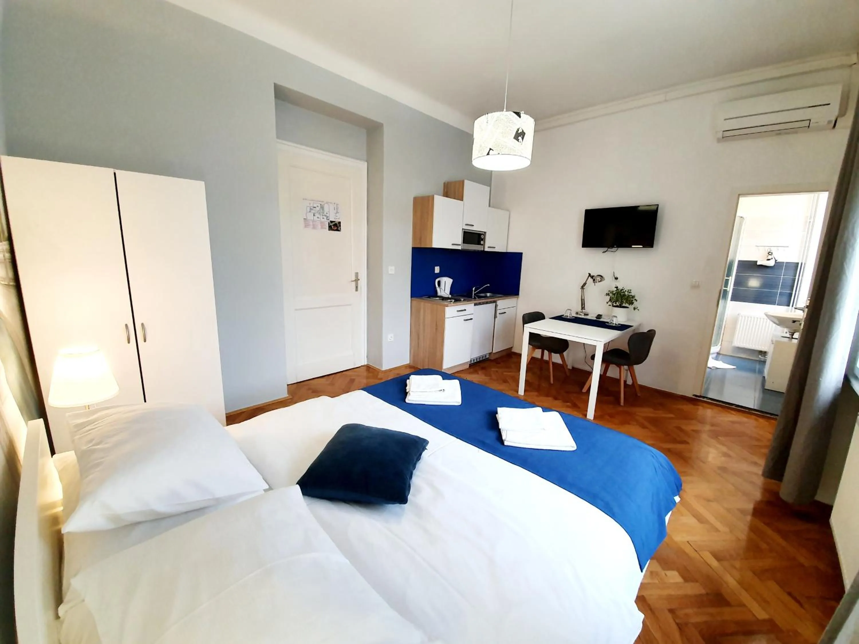 Kitchen or kitchenette, Bed in B&B Vila Teslova