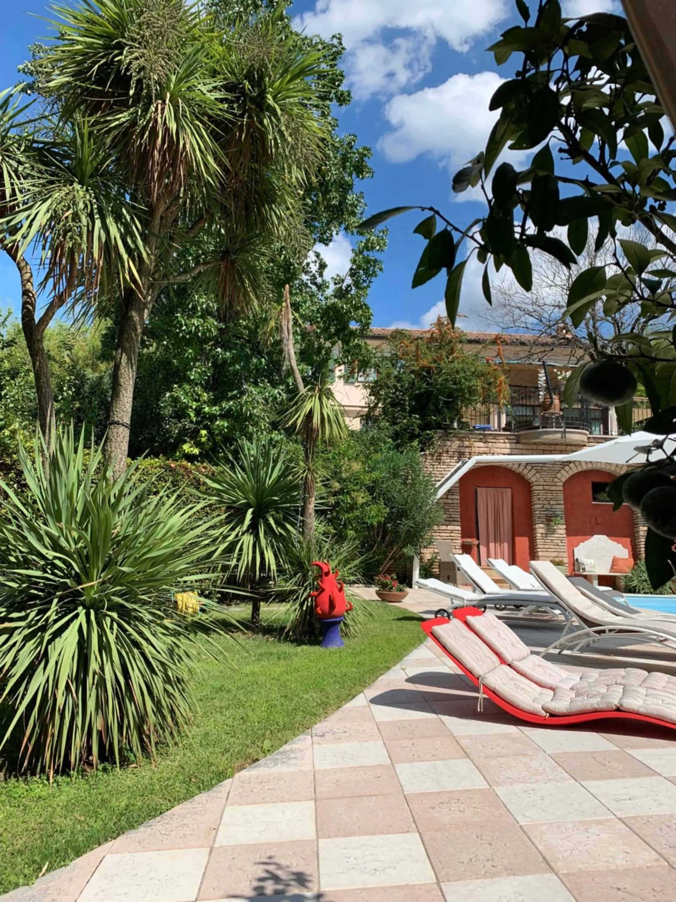 Garden in Villa Isidoro ampio parco ,piscina privata, arte e giochi , fitness