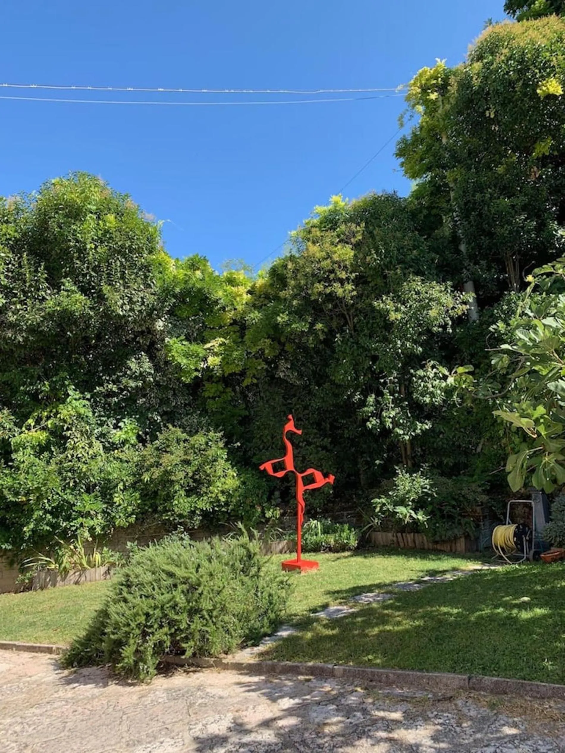 Garden view in Villa Isidoro ampio parco ,piscina privata, arte e giochi , fitness