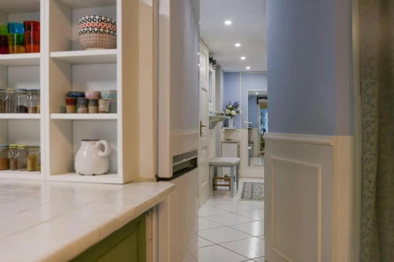 Kitchen or kitchenette in Villa Isidoro ampio parco ,piscina privata, arte e giochi , fitness