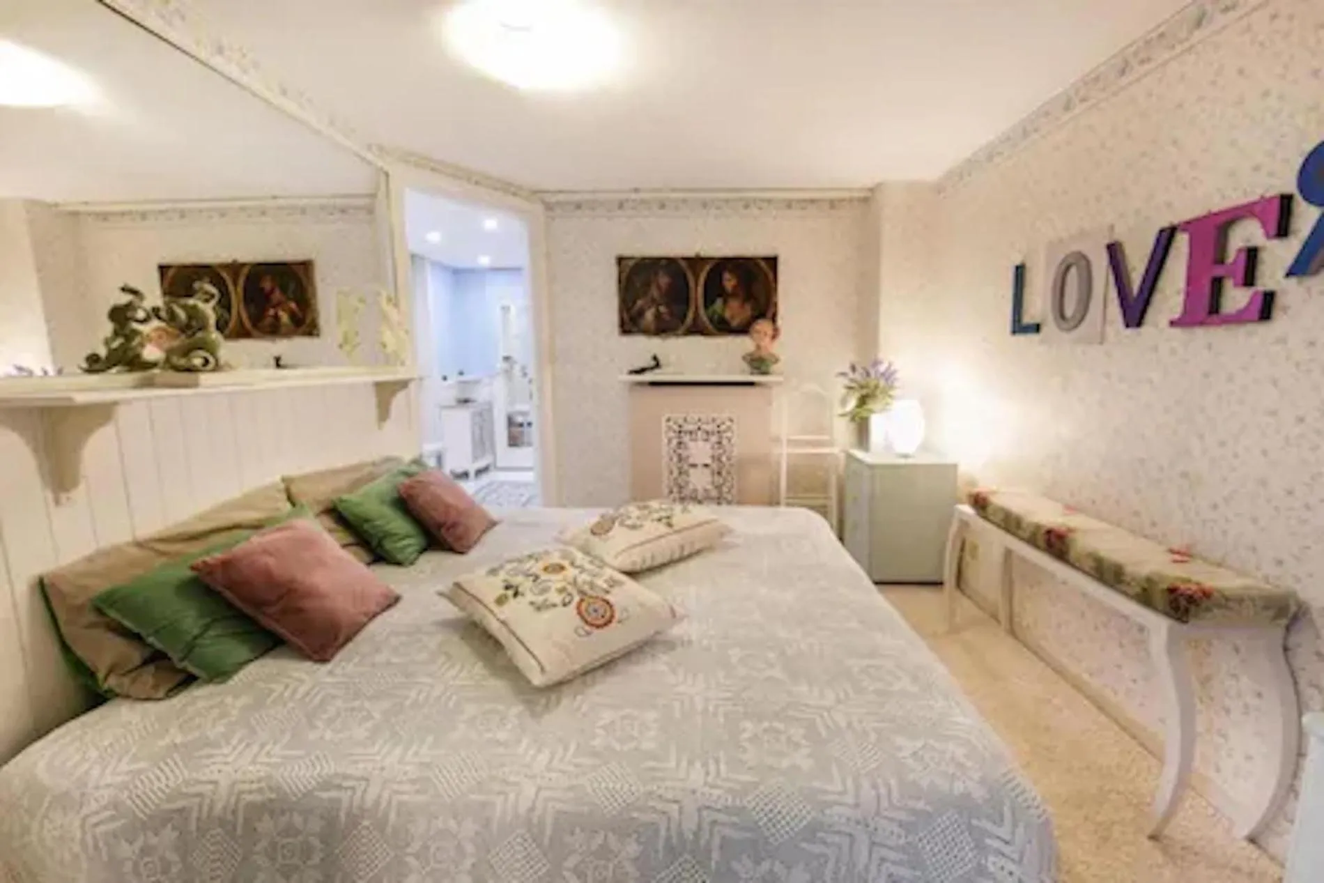 Bedroom, Bed in Villa Isidoro ampio parco ,piscina privata, arte e giochi , fitness