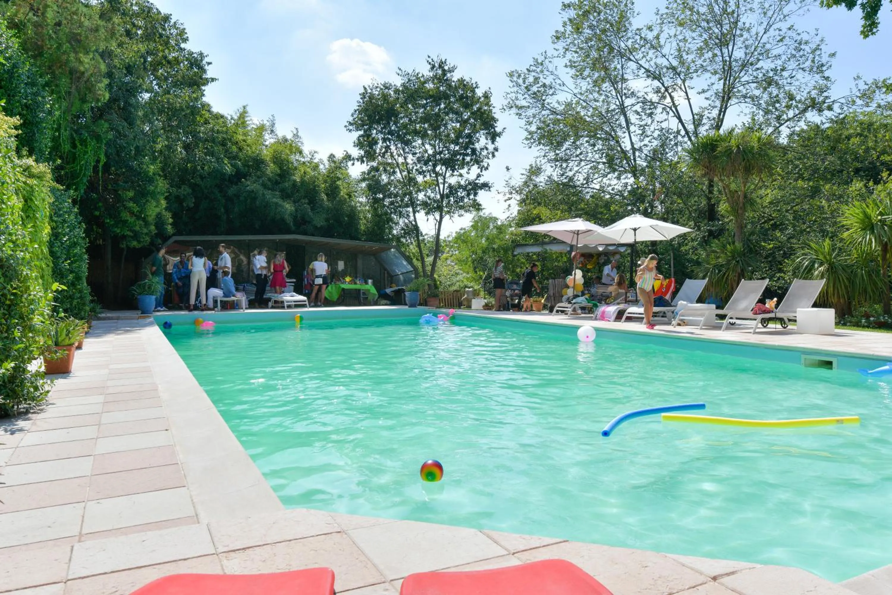 People in Villa Isidoro ampio parco ,piscina privata, arte e giochi , fitness