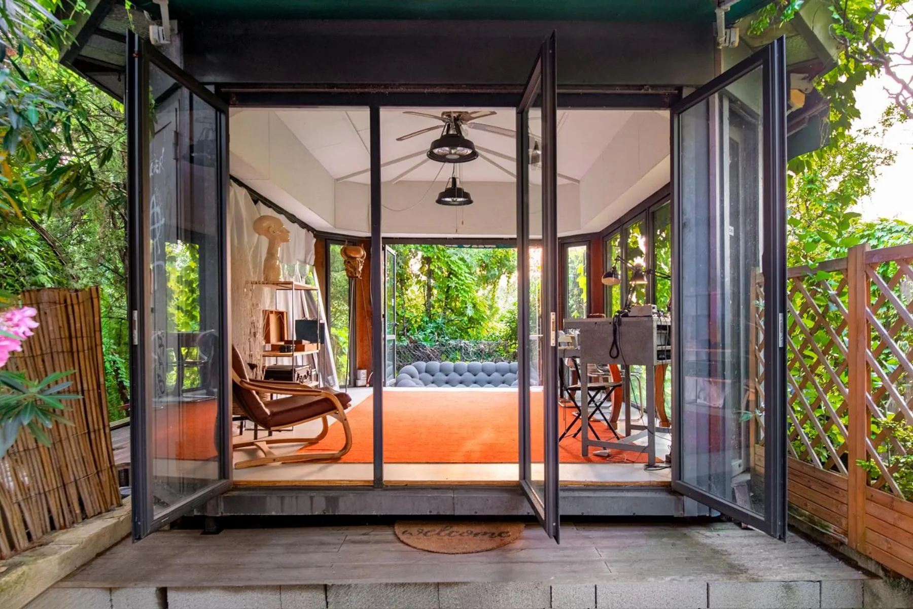 Communal lounge/ TV room in Villa Isidoro ampio parco ,piscina privata, arte e giochi , fitness