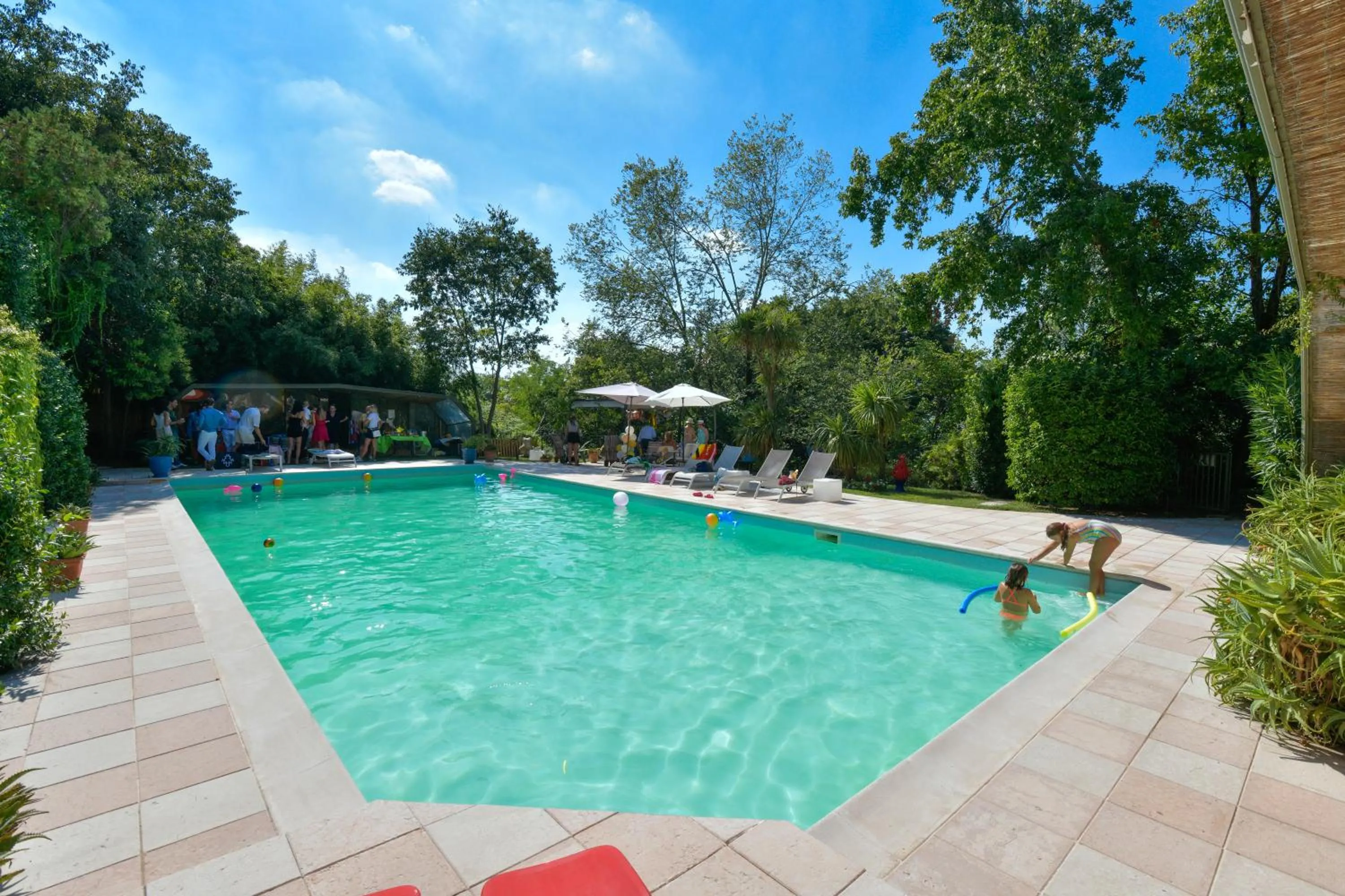 Swimming pool in Villa Isidoro ampio parco ,piscina privata, arte e giochi , fitness