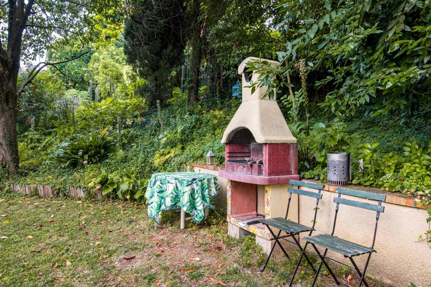 BBQ facilities in Villa Isidoro ampio parco ,piscina privata, arte e giochi , fitness