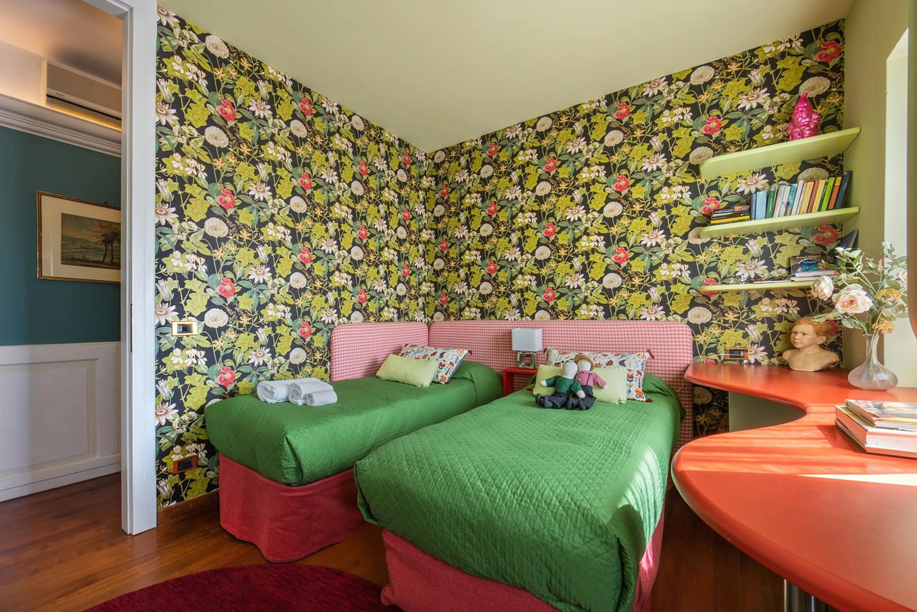 Bedroom, Bed in Villa Isidoro ampio parco ,piscina privata, arte e giochi , fitness