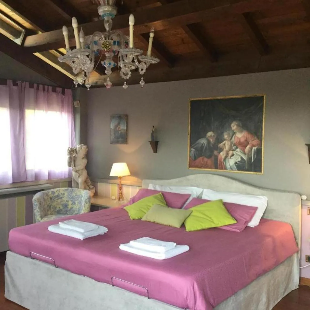 Bed in Villa Isidoro ampio parco ,piscina privata, arte e giochi , fitness