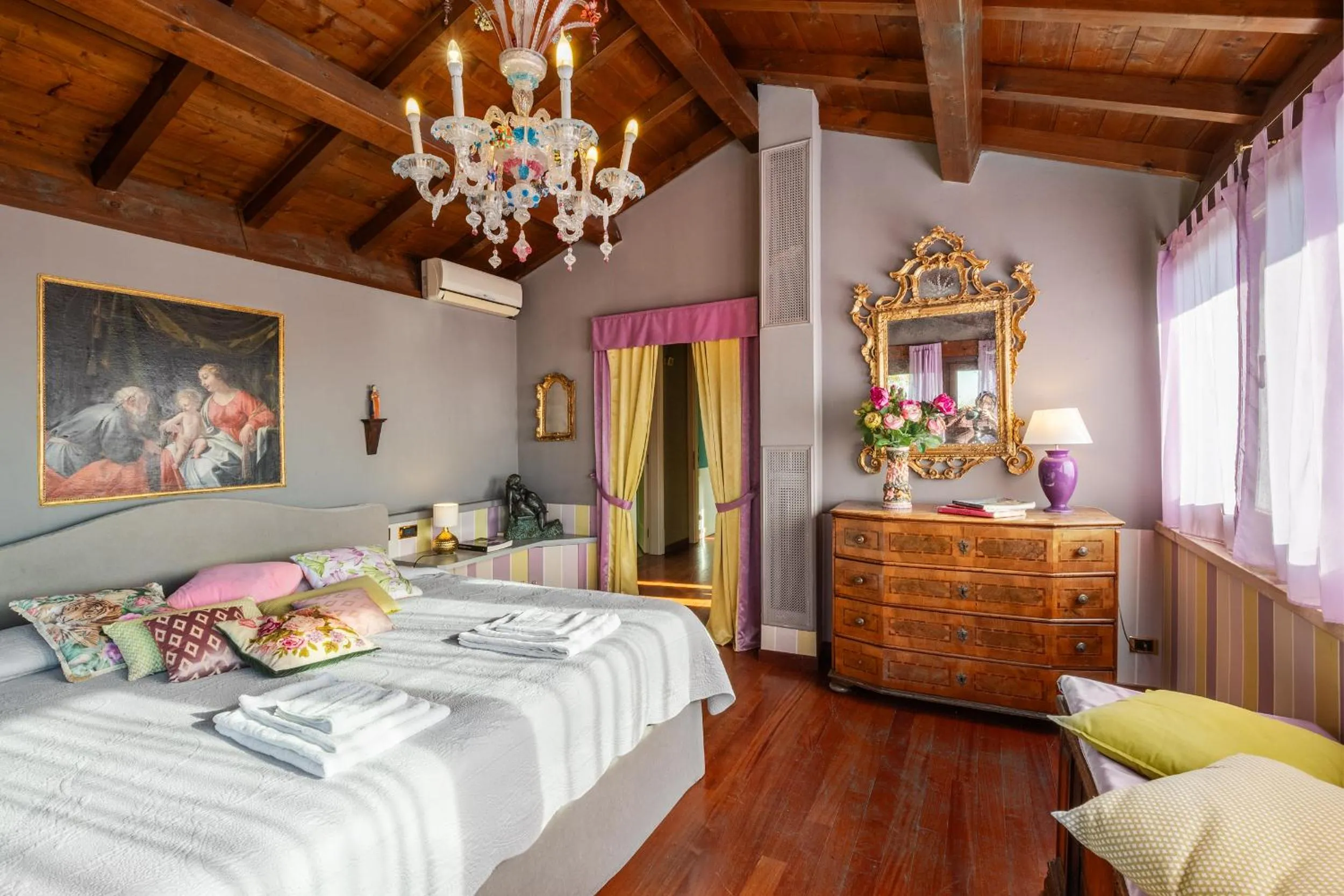 Bedroom, Bed in Villa Isidoro ampio parco ,piscina privata, arte e giochi , fitness