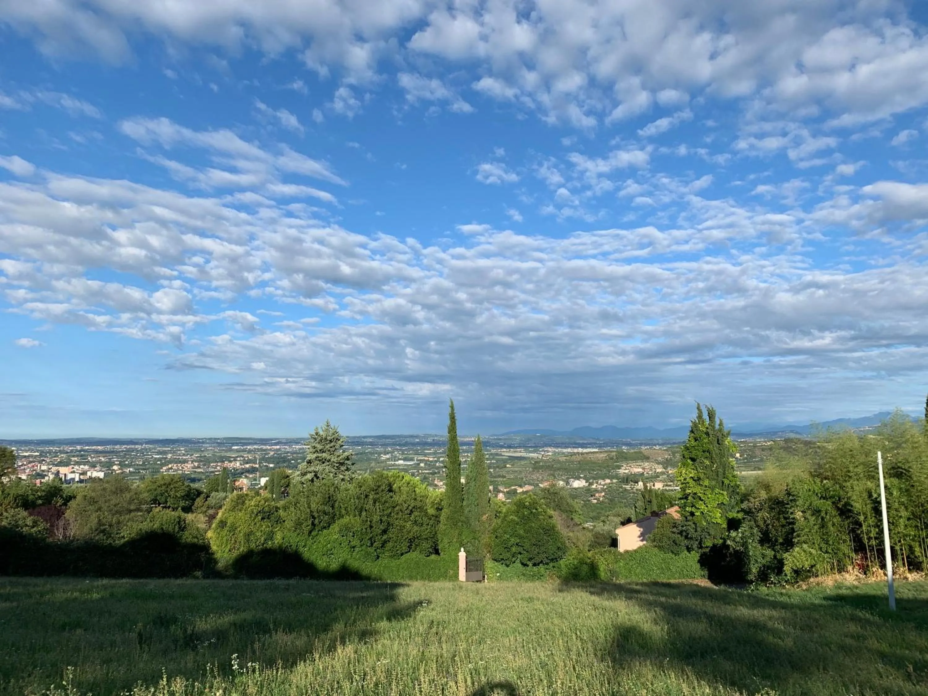 Natural landscape in Villa Isidoro ampio parco ,piscina privata, arte e giochi , fitness