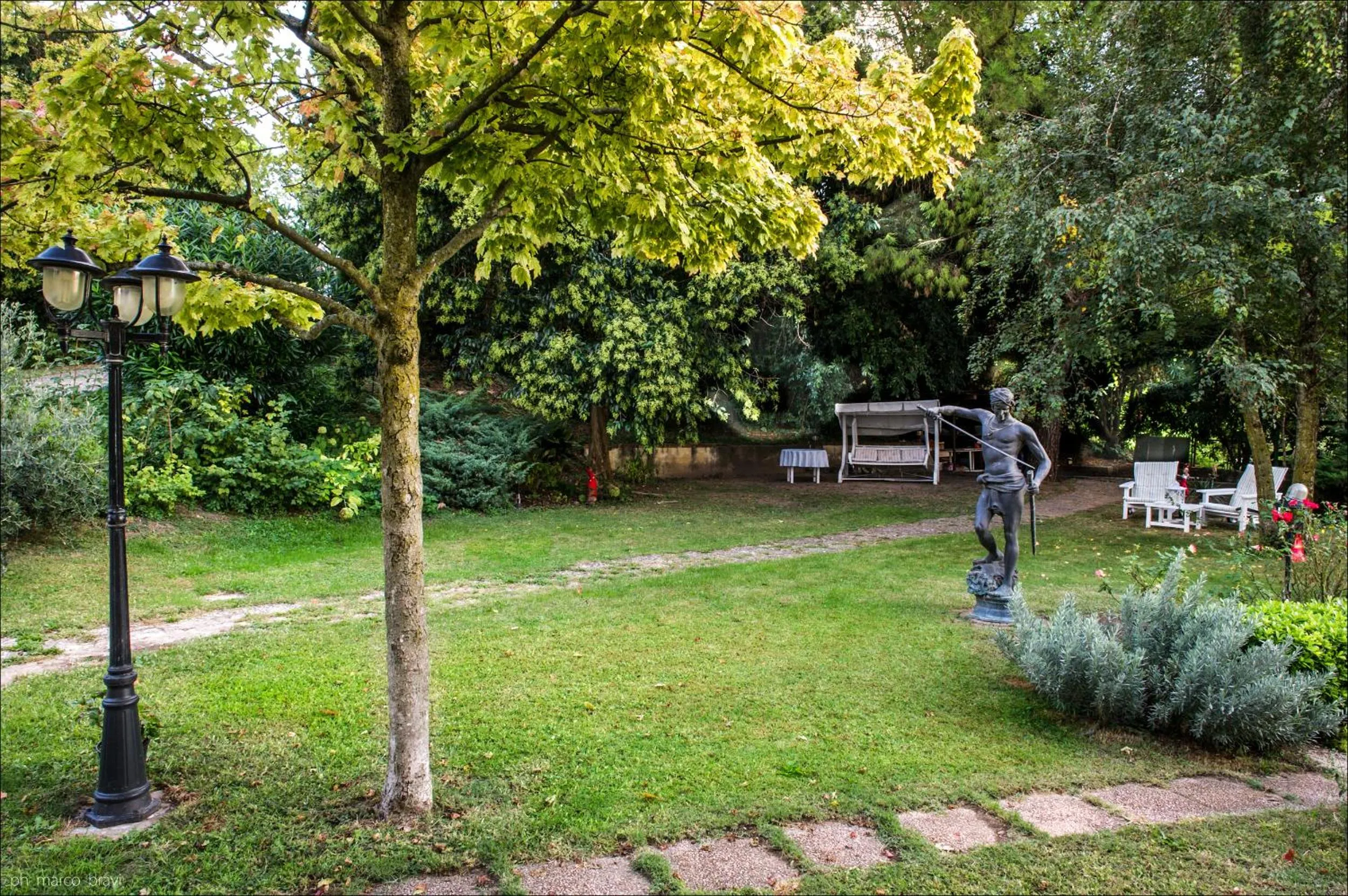 Property building in Villa Isidoro ampio parco ,piscina privata, arte e giochi , fitness