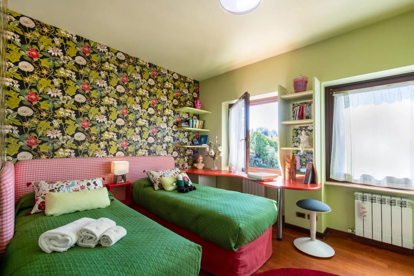 Photo of the whole room, Bed in Villa Isidoro ampio parco ,piscina privata, arte e giochi , fitness