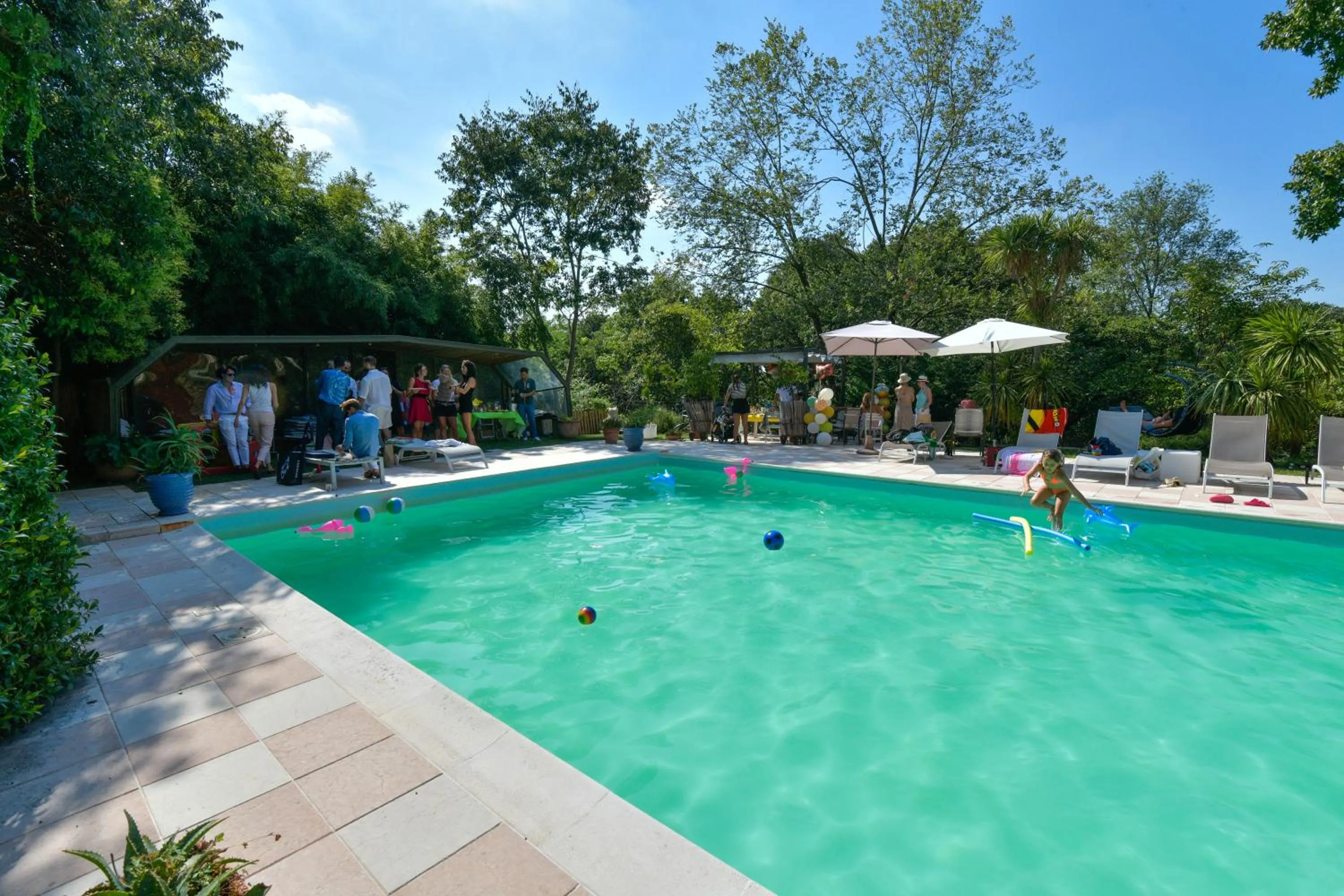 People in Villa Isidoro ampio parco ,piscina privata, arte e giochi , fitness