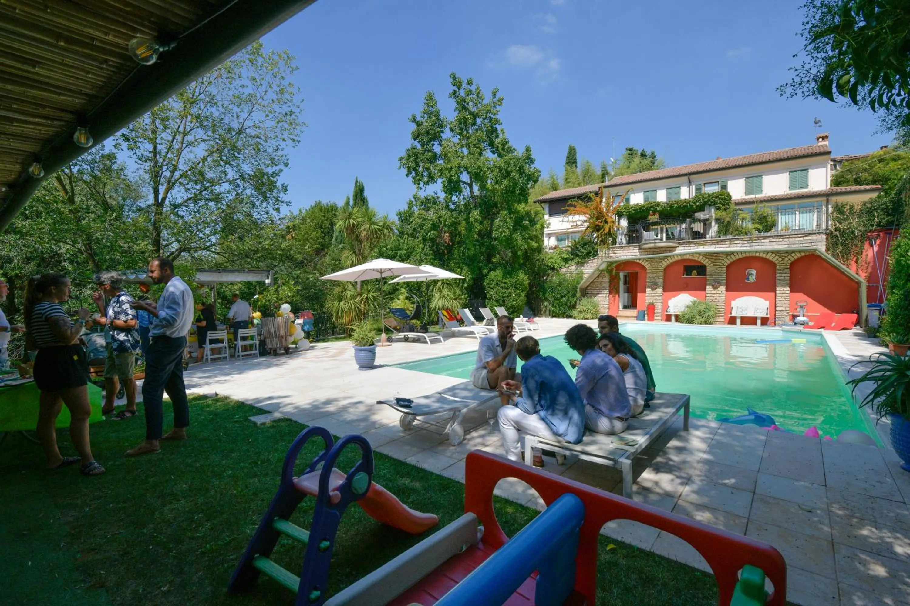 People in Villa Isidoro ampio parco ,piscina privata, arte e giochi , fitness