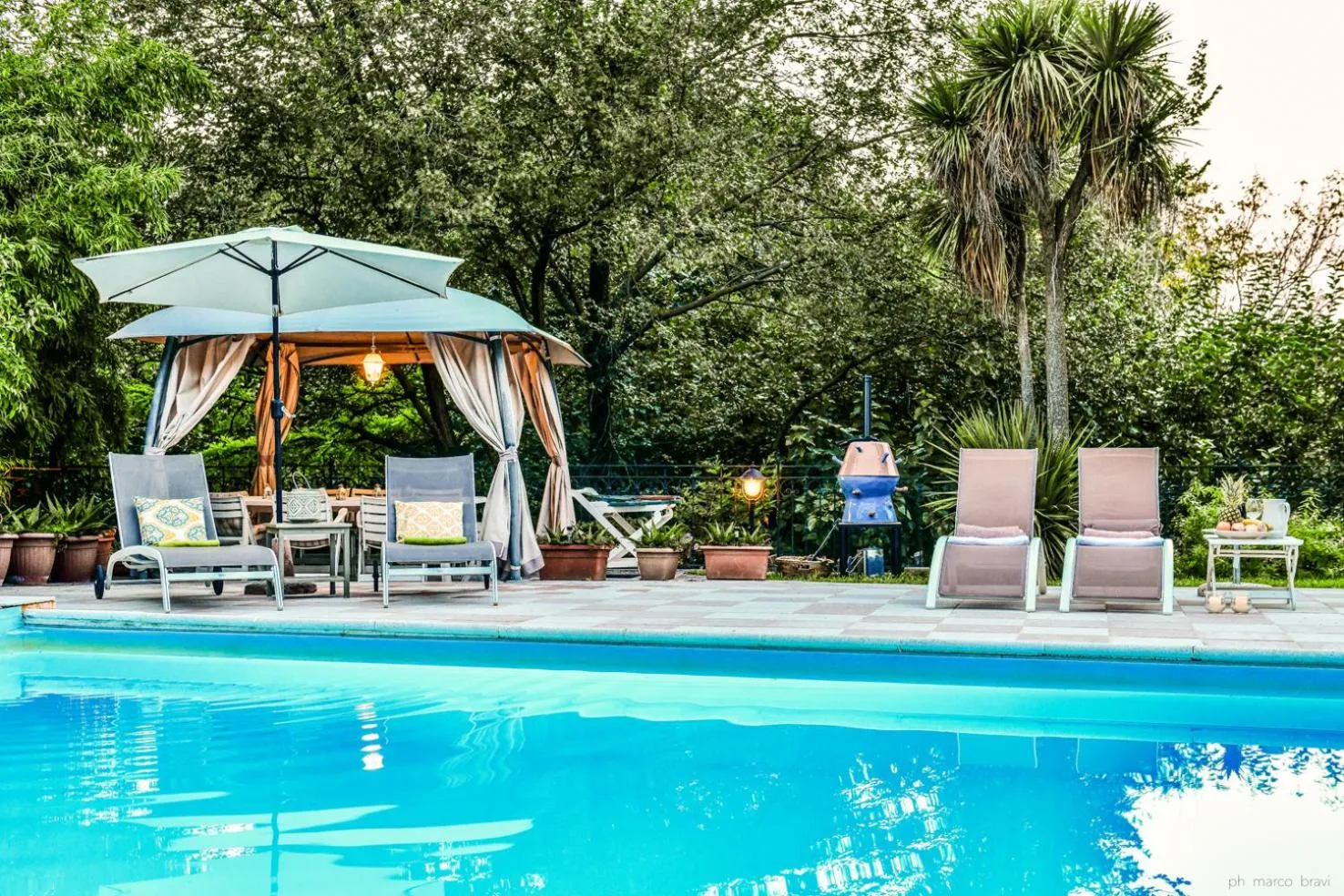 Garden in Villa Isidoro ampio parco ,piscina privata, arte e giochi , fitness