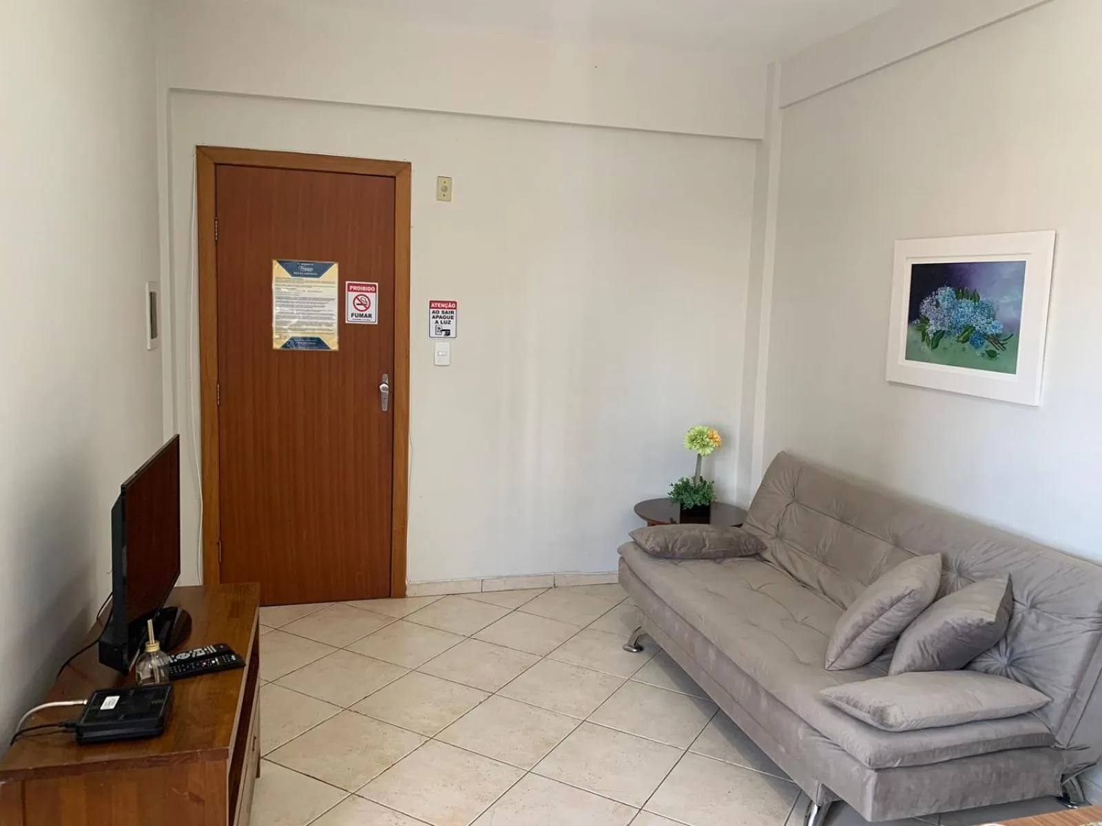 Communal lounge/ TV room in Apart Victoria