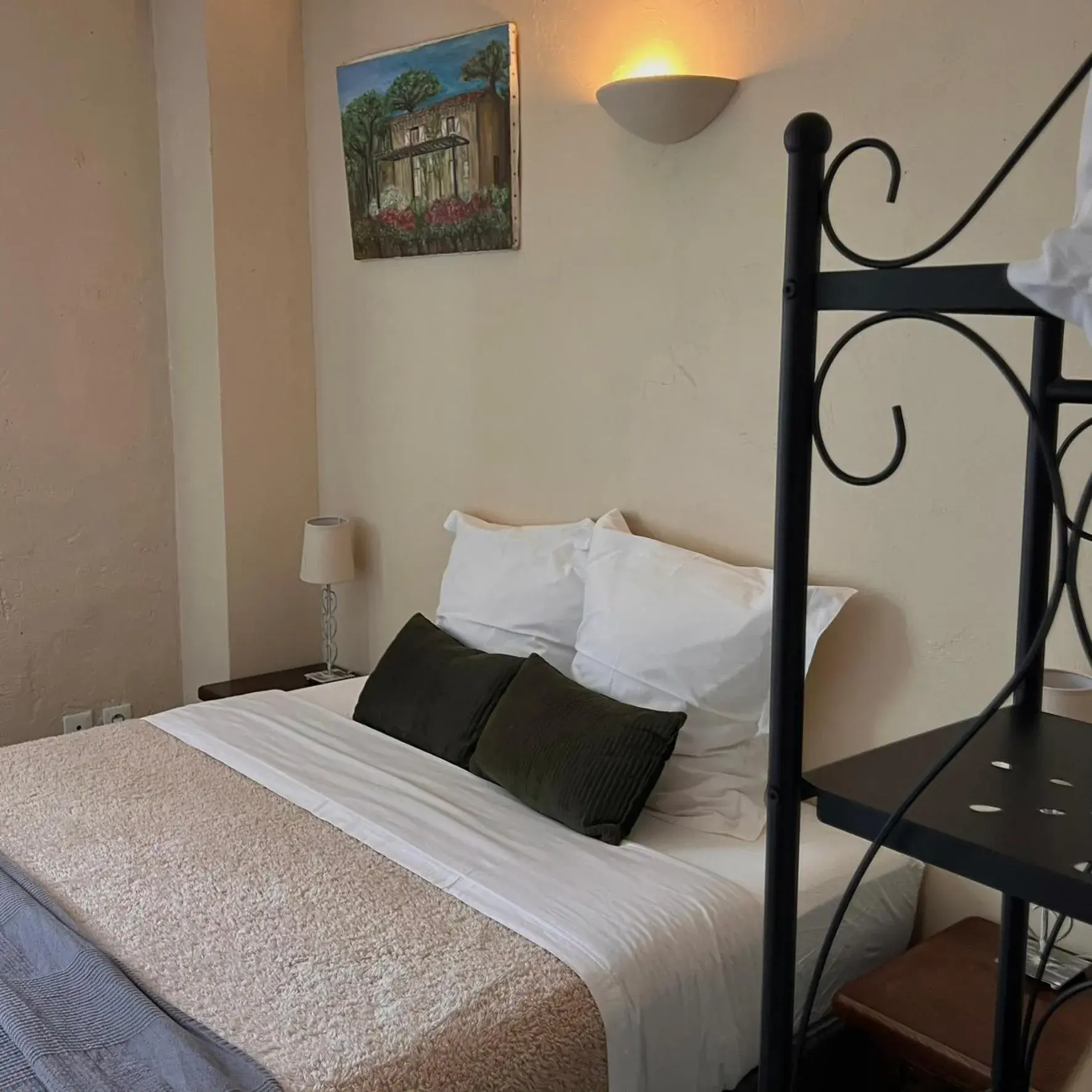 Double Room with Garden View in Le Moulin de Montségur Double Room with Garden View in Le Moulin de Montségur