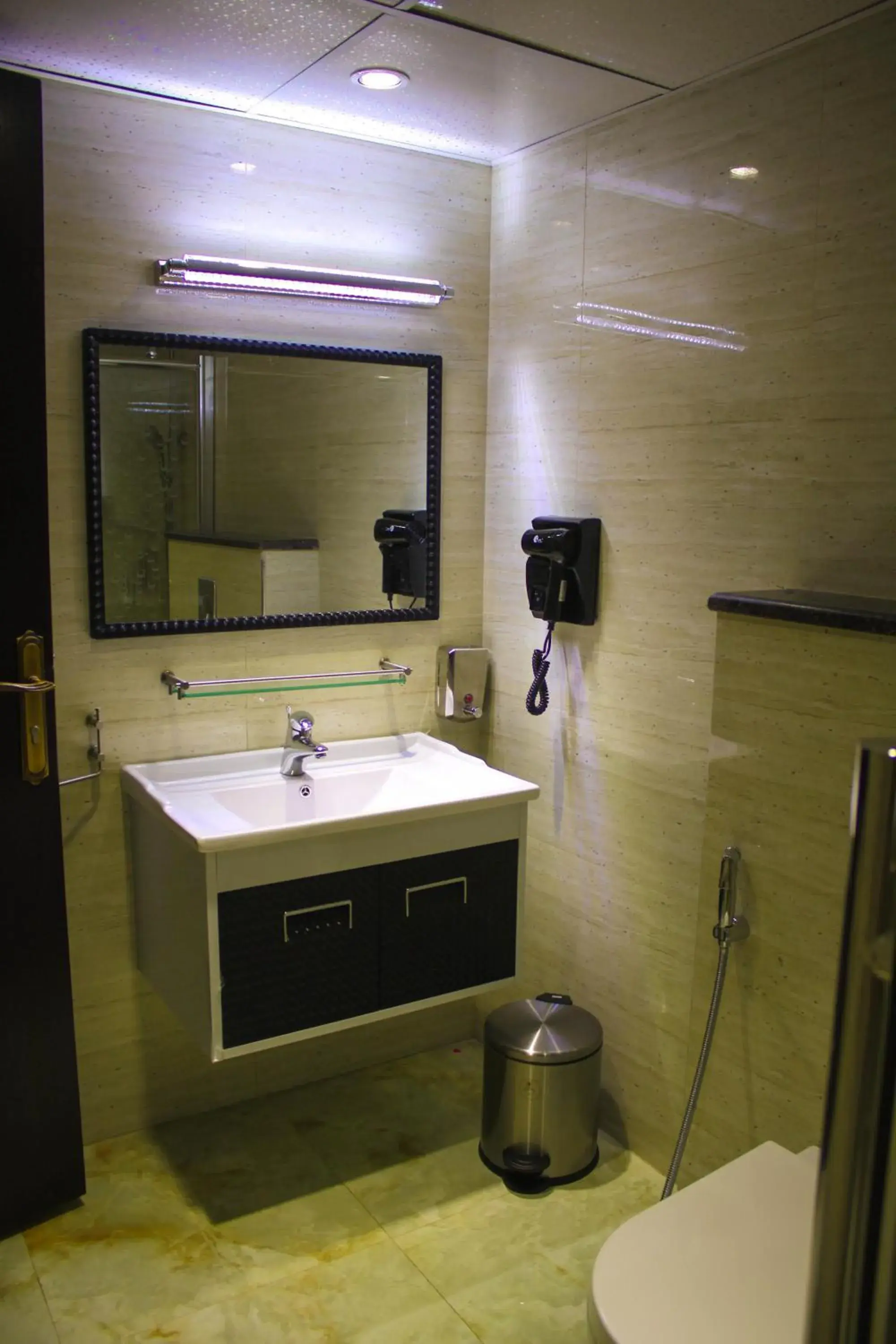 Standard Single Room - single occupancy in Qaser Al-Sultan Hotel Suites Standard Single Room - single occupancy in Qaser Al-Sultan Hotel Suites