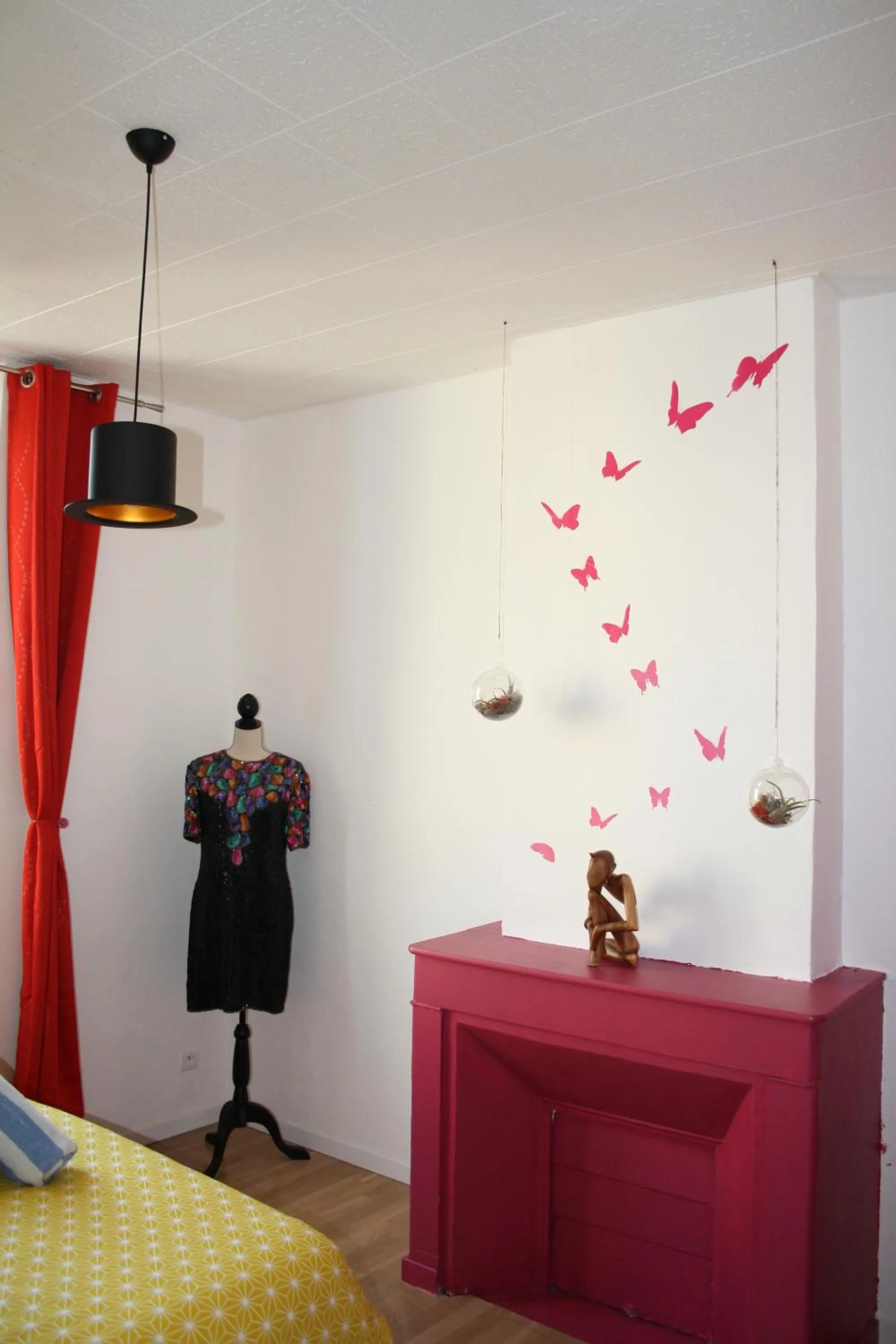 Photo of the whole room, Bed in Casa Ammirati Marseille