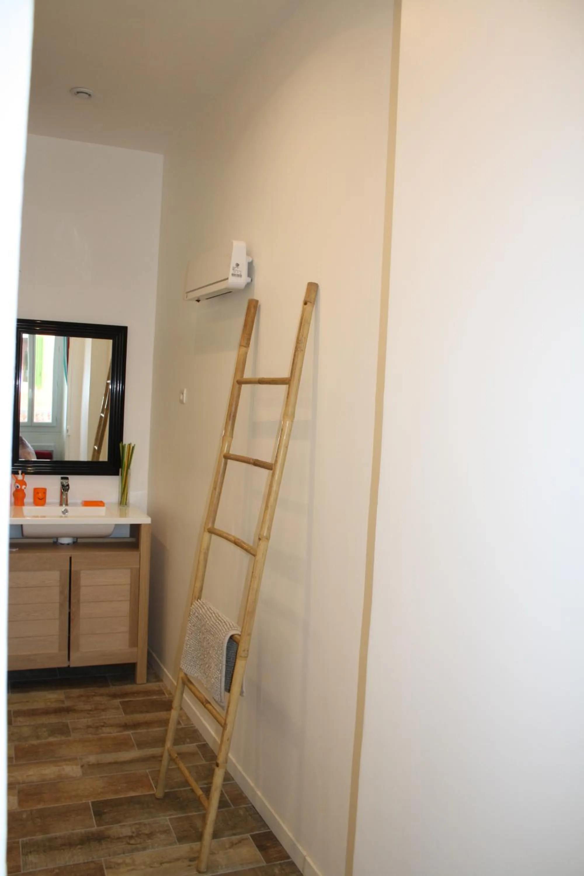 Decorative detail in Casa Ammirati Marseille