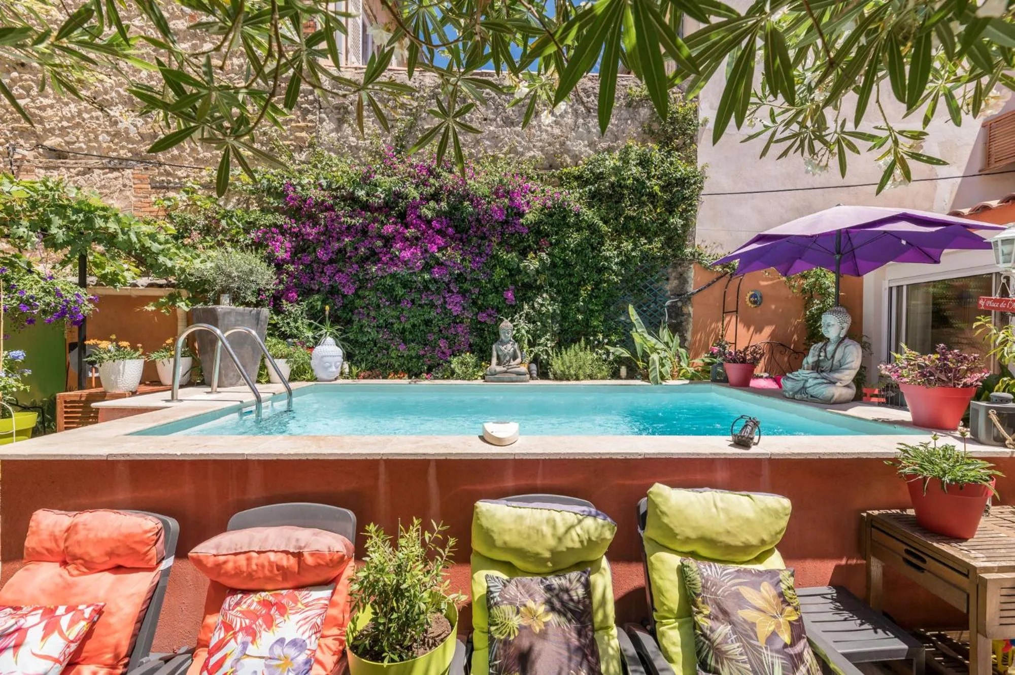 Swimming pool in Casa Ammirati Marseille