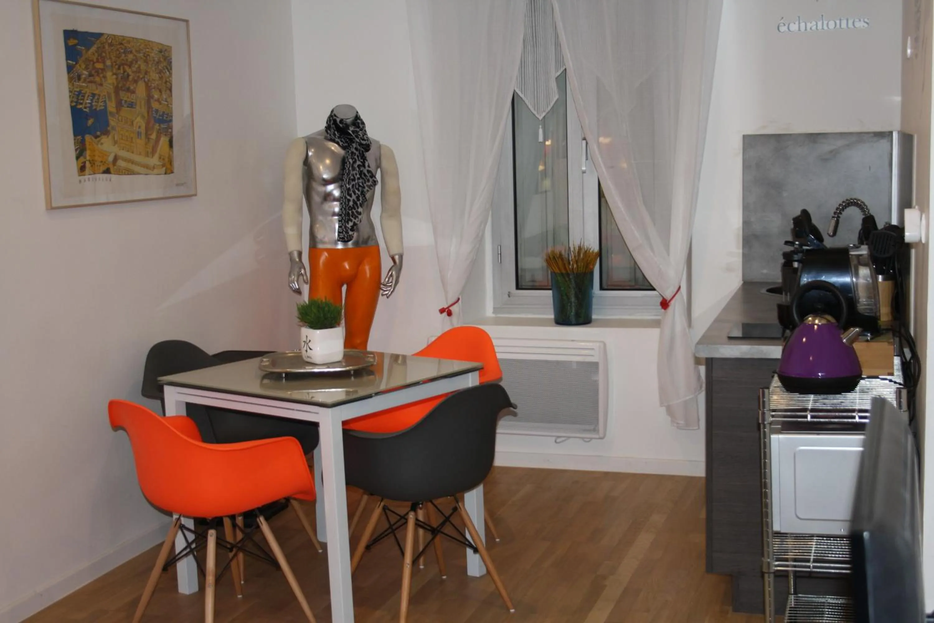 Decorative detail in Casa Ammirati Marseille