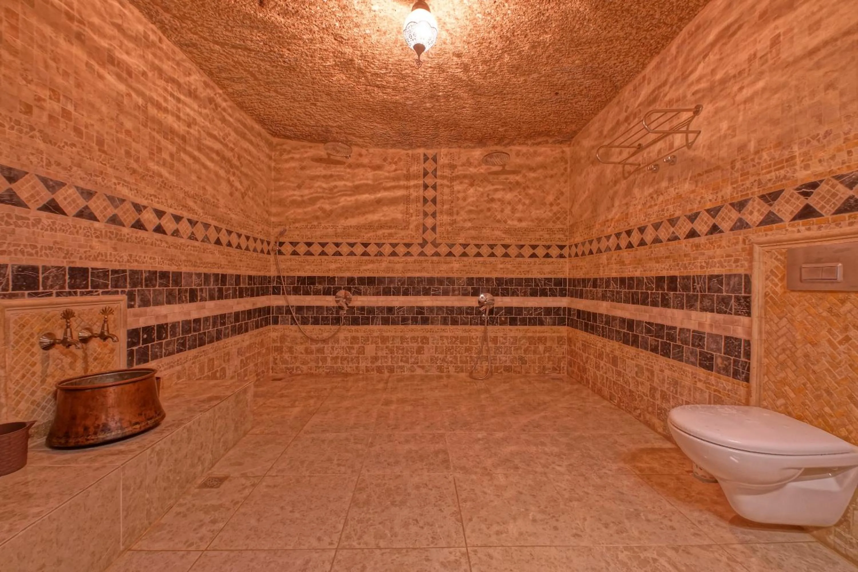 Toilet in Angel Cave Suite