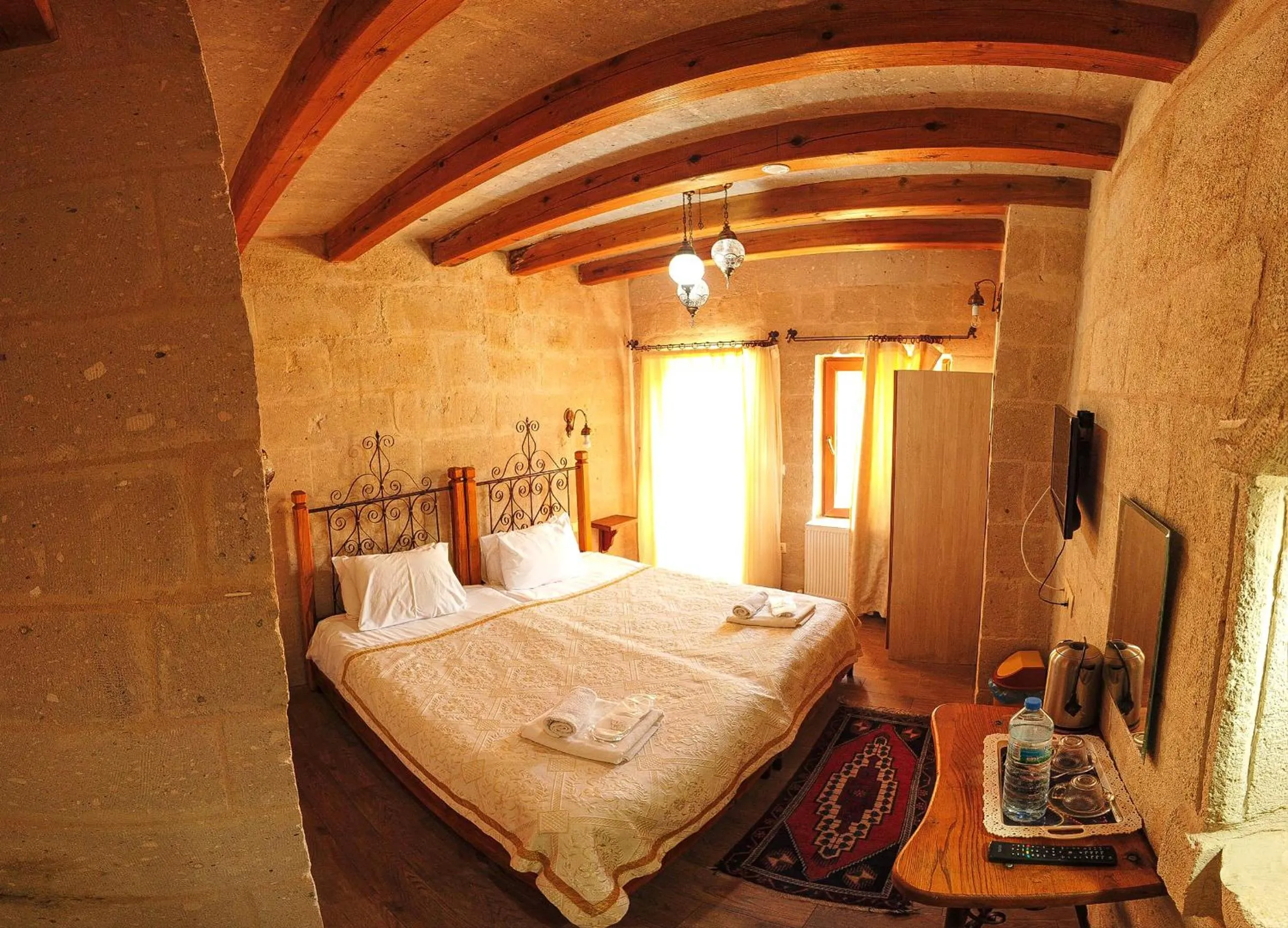 Photo of the whole room in Angel Cave Suite